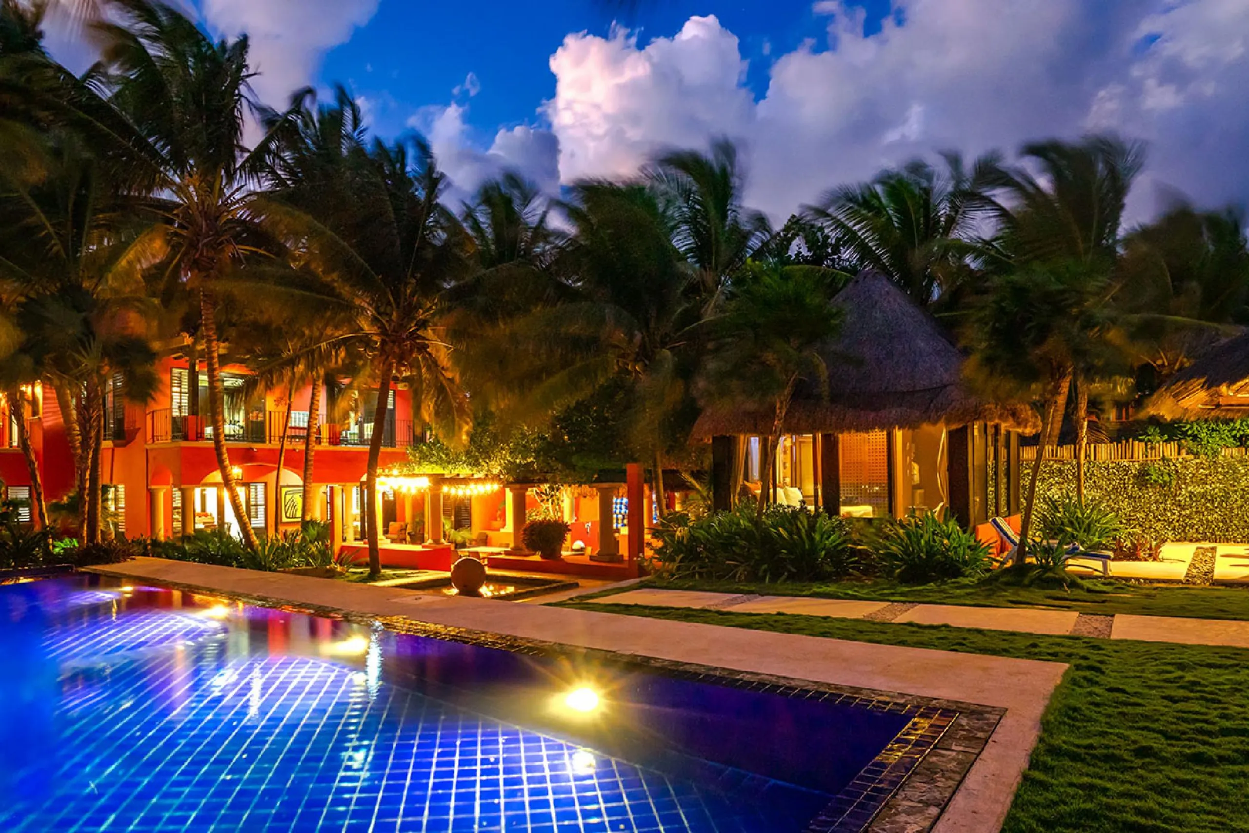 Exquisite Lush Tropical Soliman Bay Oceanfront Estate with Private Beach and Grand Pool — photograph 11