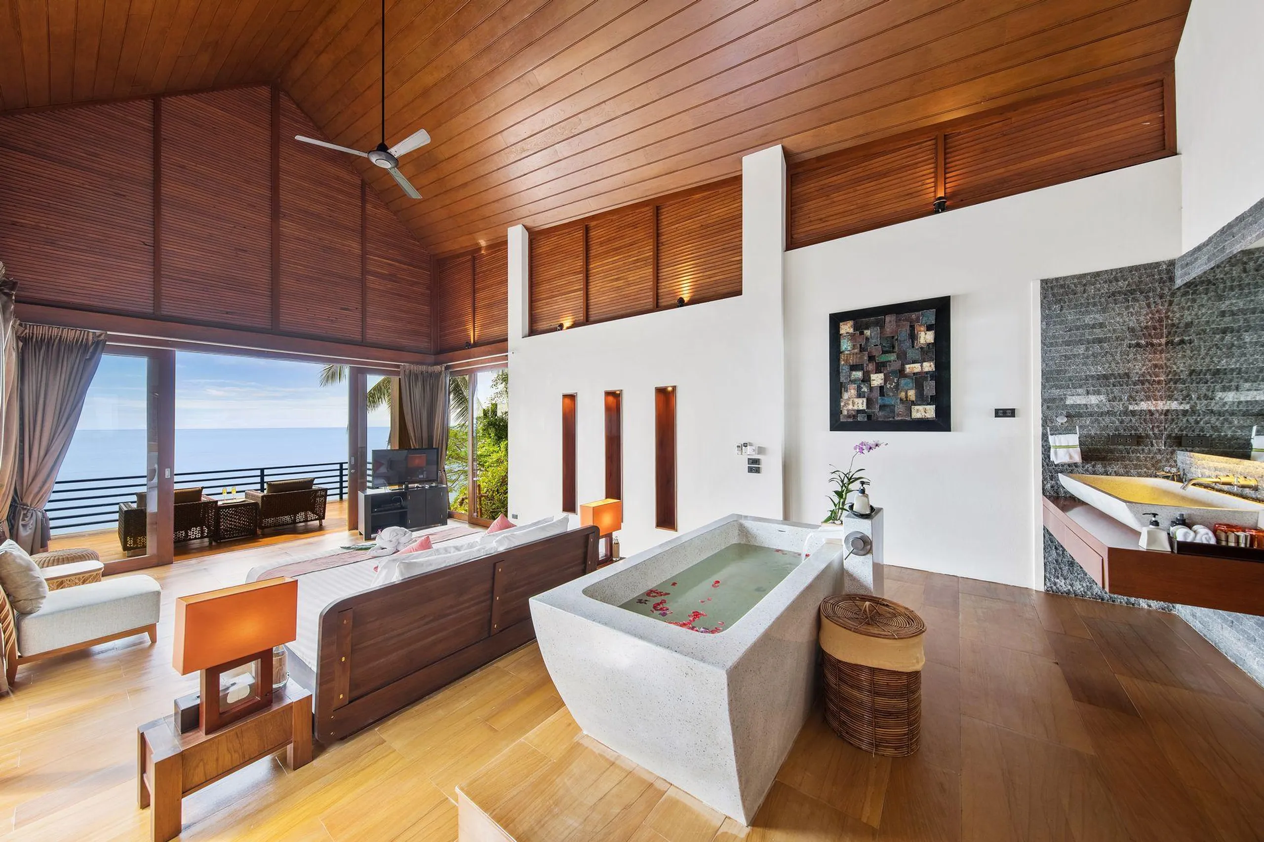 Imposing Modern Tropical Home with Private Pool and Stunning Sea Views — photograph 7