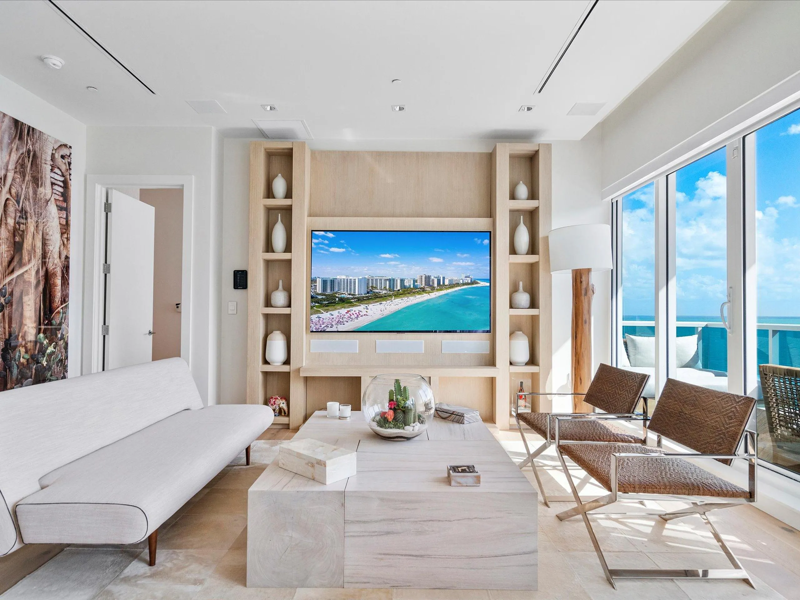 Elegant Oceanview Retreat with Walks to Beach. — photograph 6