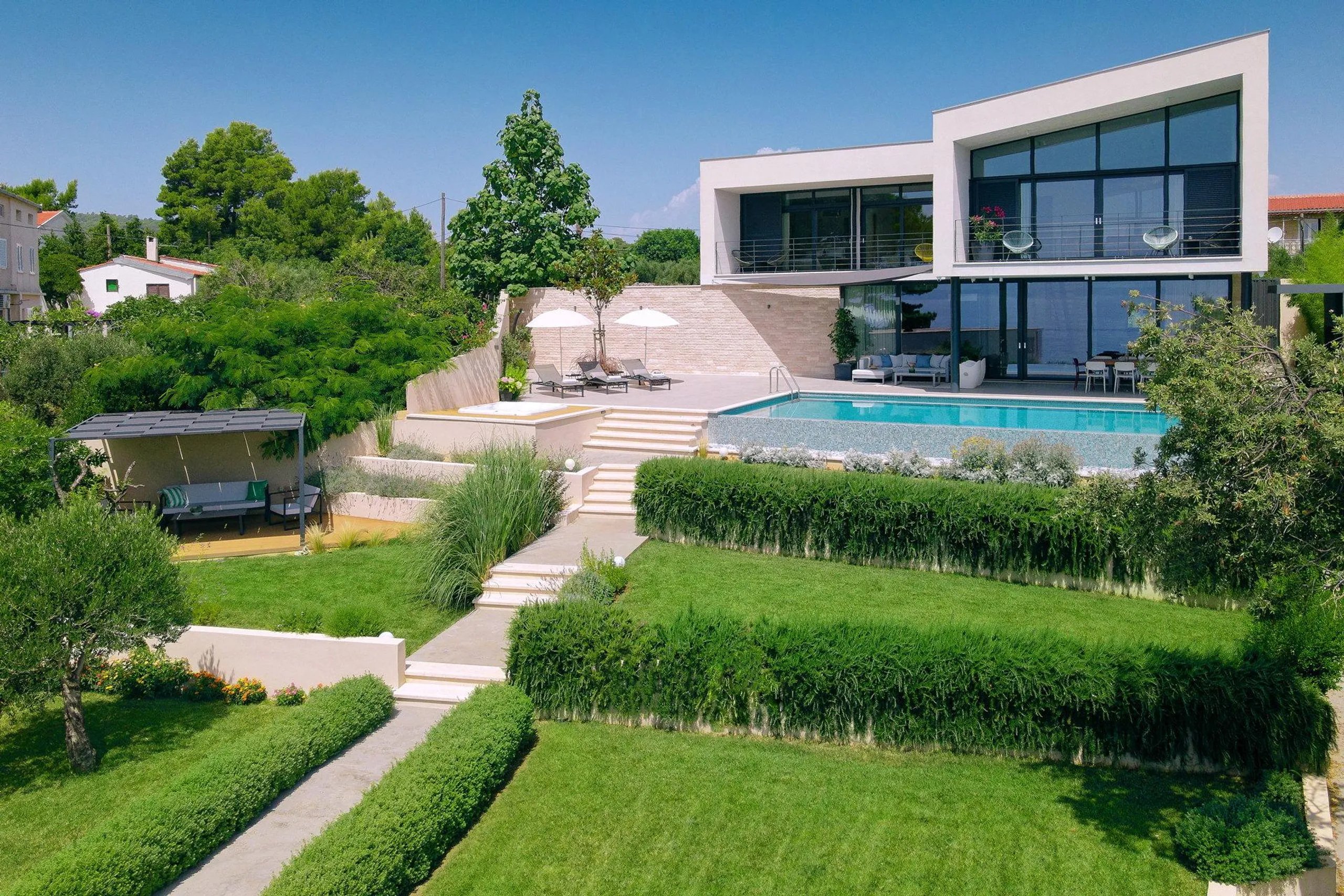 Magnificent Beachfront Haven on Pristine Hvar Island with Heated Infinity Pool and Panaromic Sea Views — photograph 11