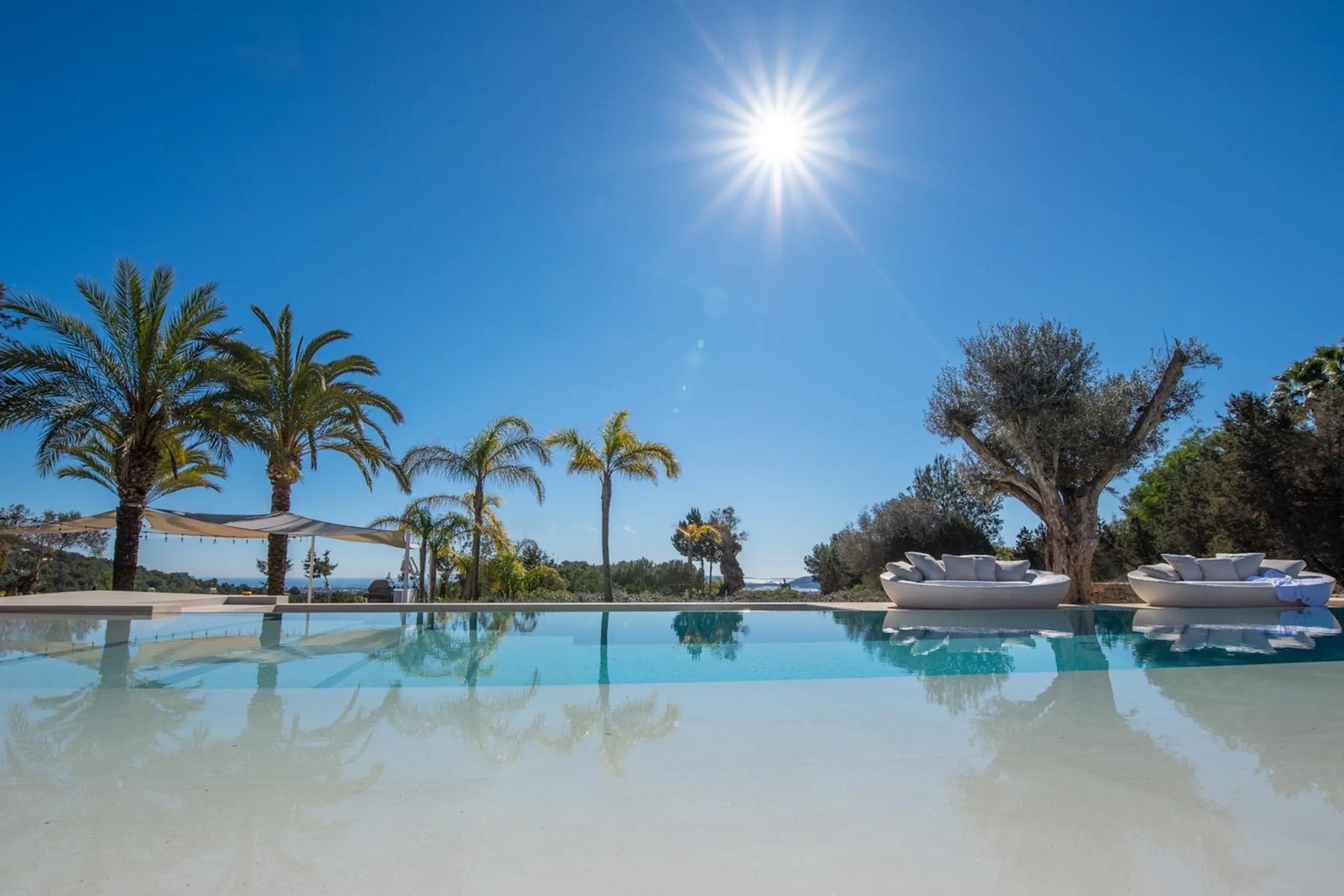 Captivating Spanish Estate in Ibiza with Private Pool and Fitness Room — photograph 12