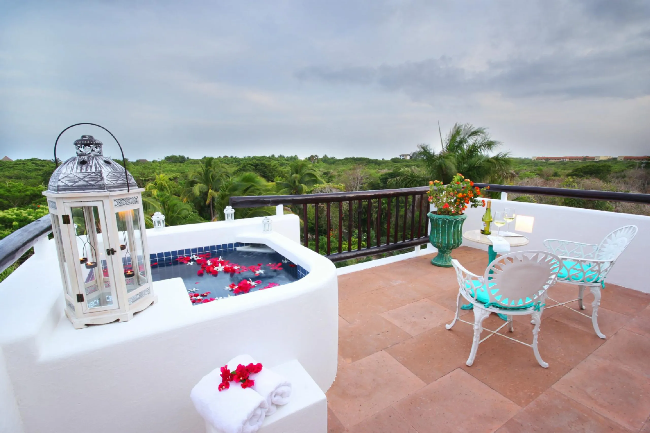 Majestic Colonial-Style Luxe Villa with Private Pool and Steps to the Beach — photograph 11
