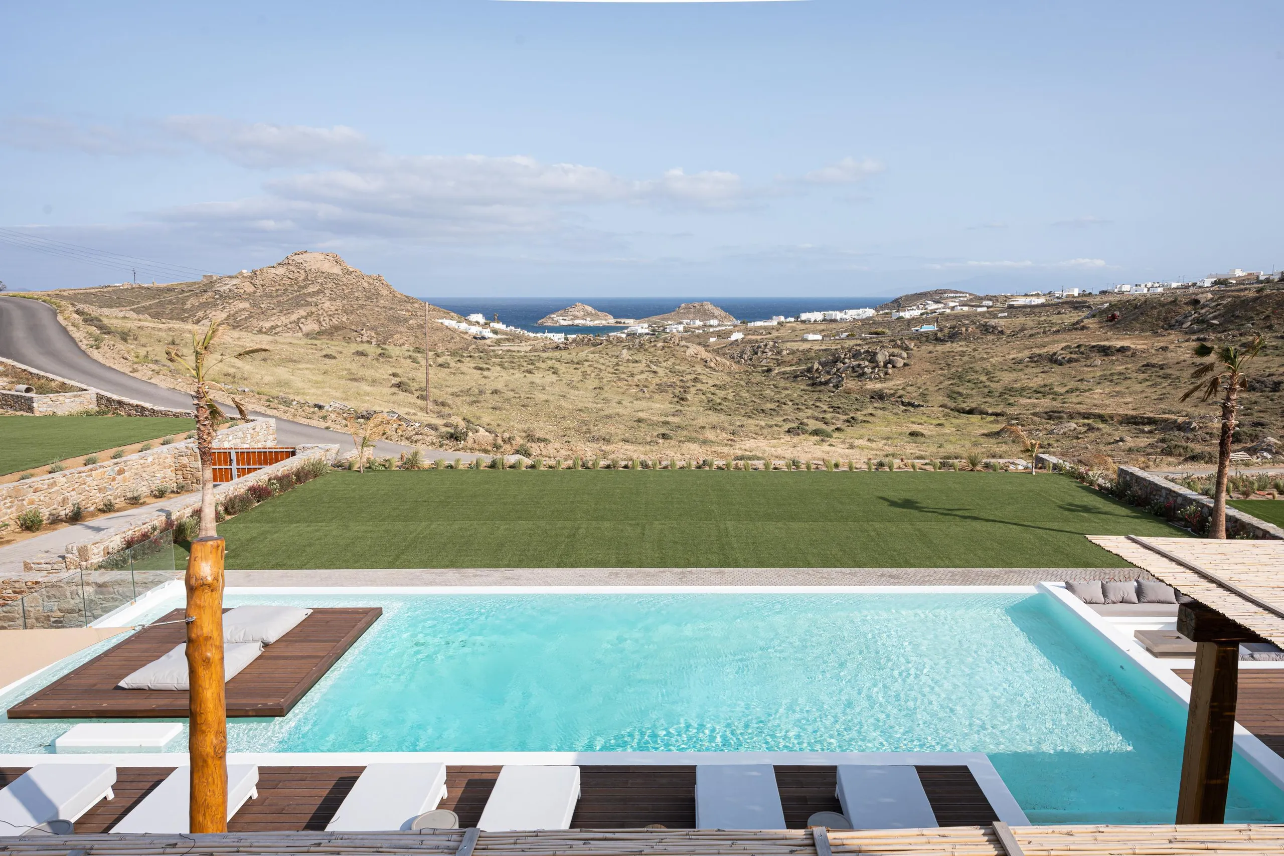 Experience Unmatched Opulence at This Luxury Villa Rental with Sweeping Views — photograph 12
