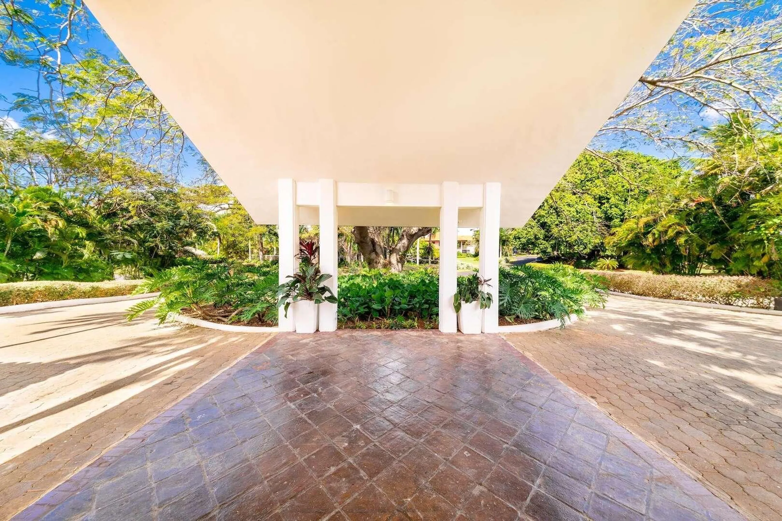 Casa de Campo's Caribbean Styled Villa with La Romana Country Club Golf Course View — photograph 9