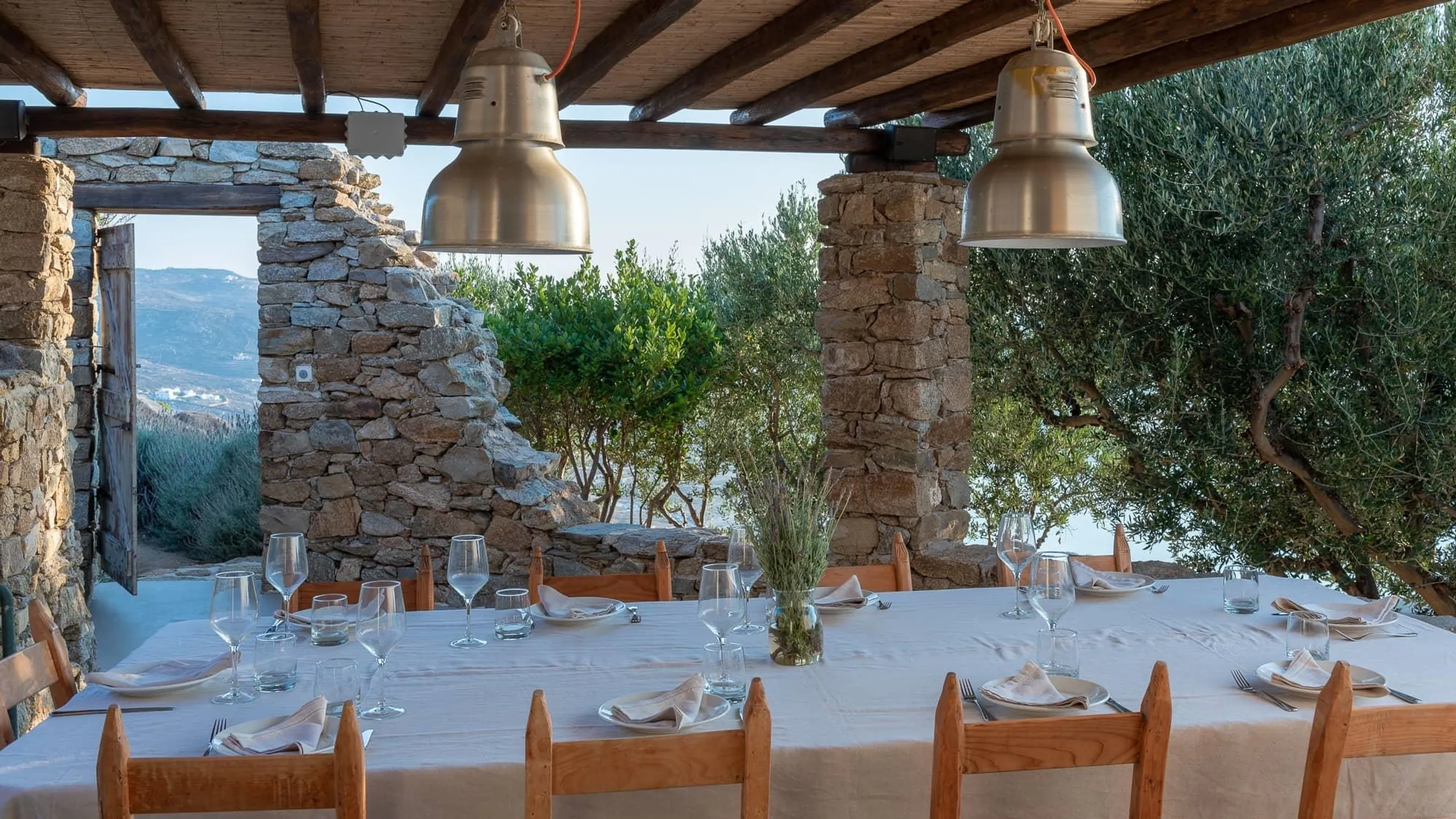 Statuesque Seaview Villa in Mykonos with Waterfalling Pool and Jacuzzi — photograph 8