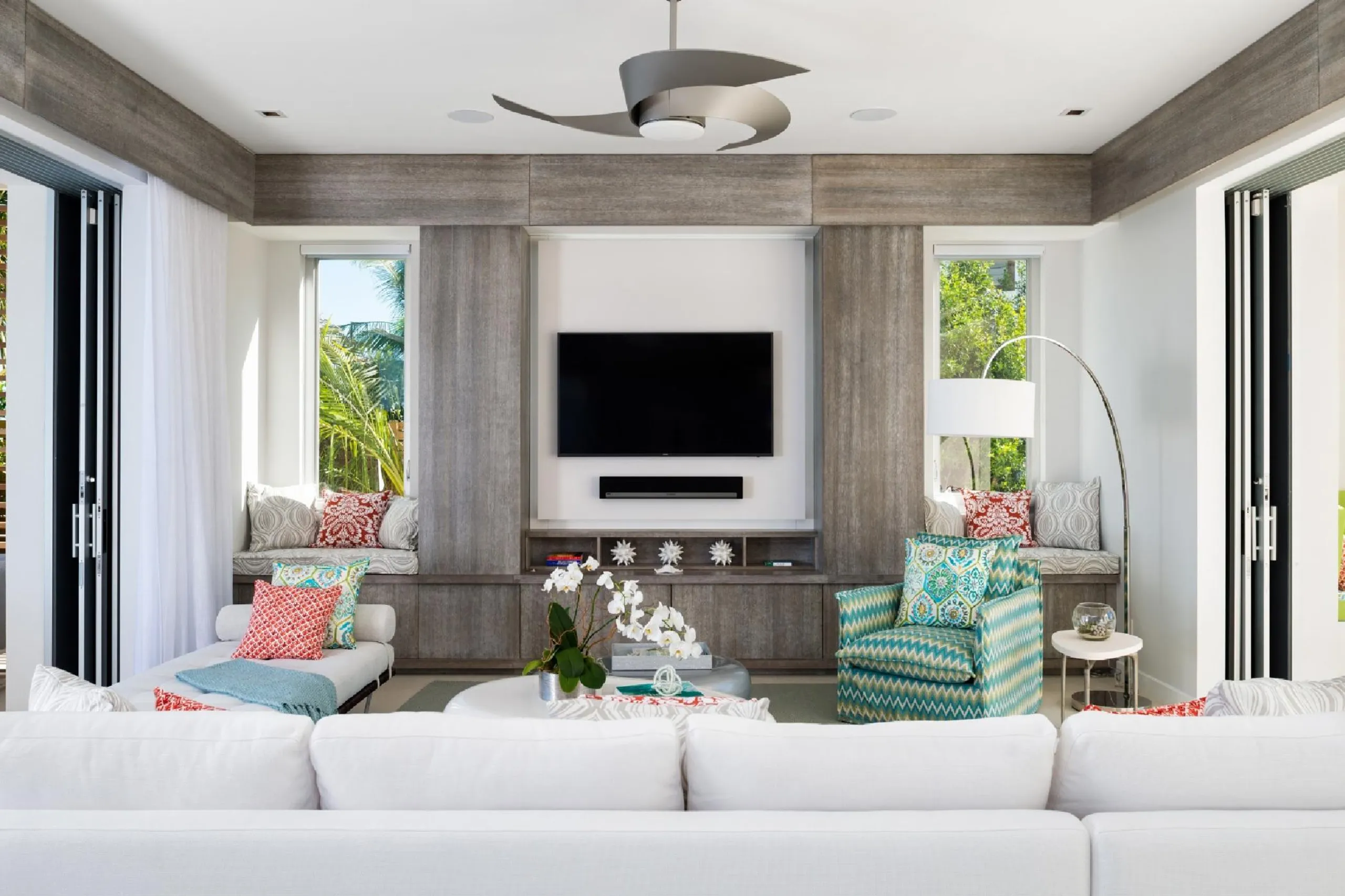 Grace Bay Dunes Luxury Beachfront Villa with Private Pool and Amazing Ocean Views — photograph 9