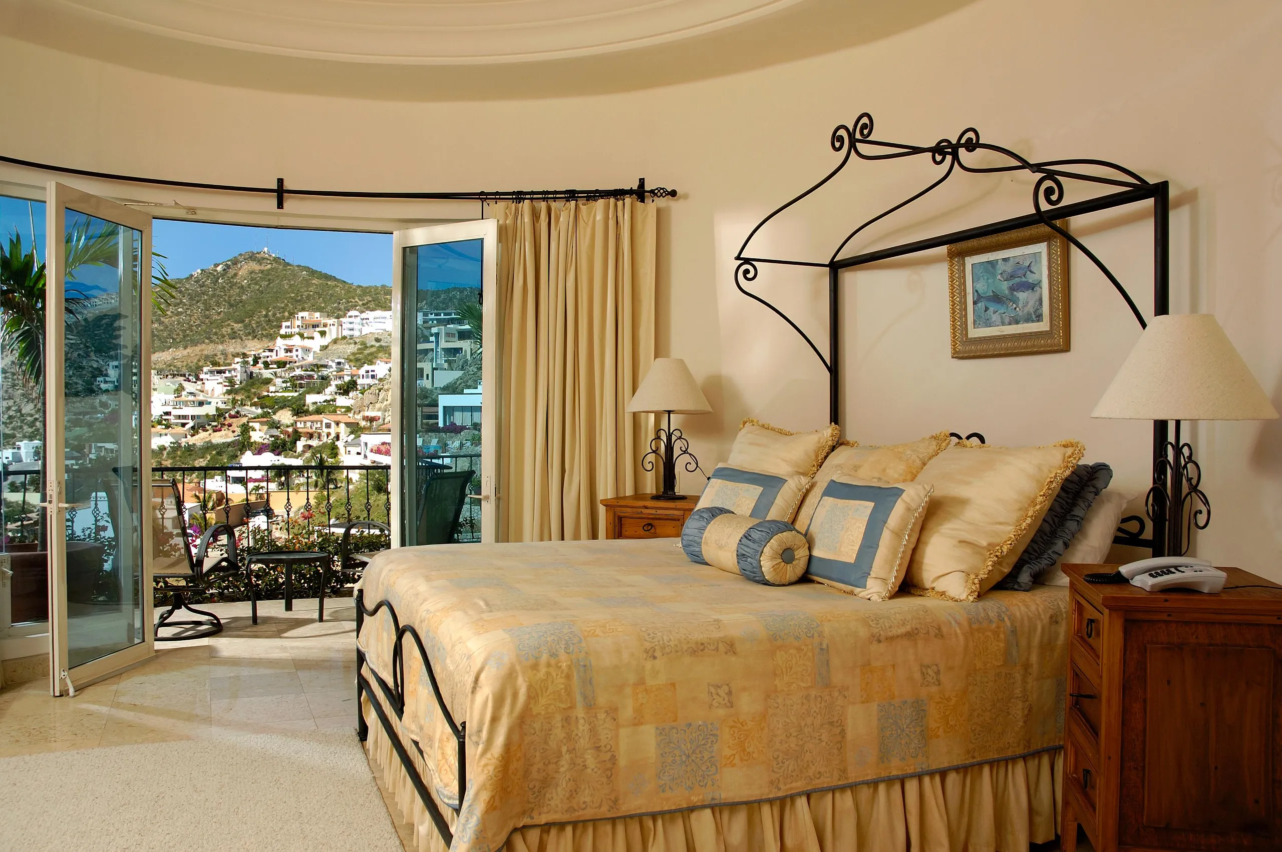 Classic Eight Bedroom Villa with Private Infinity Pool and Panoramic Pacific Views — photograph 12