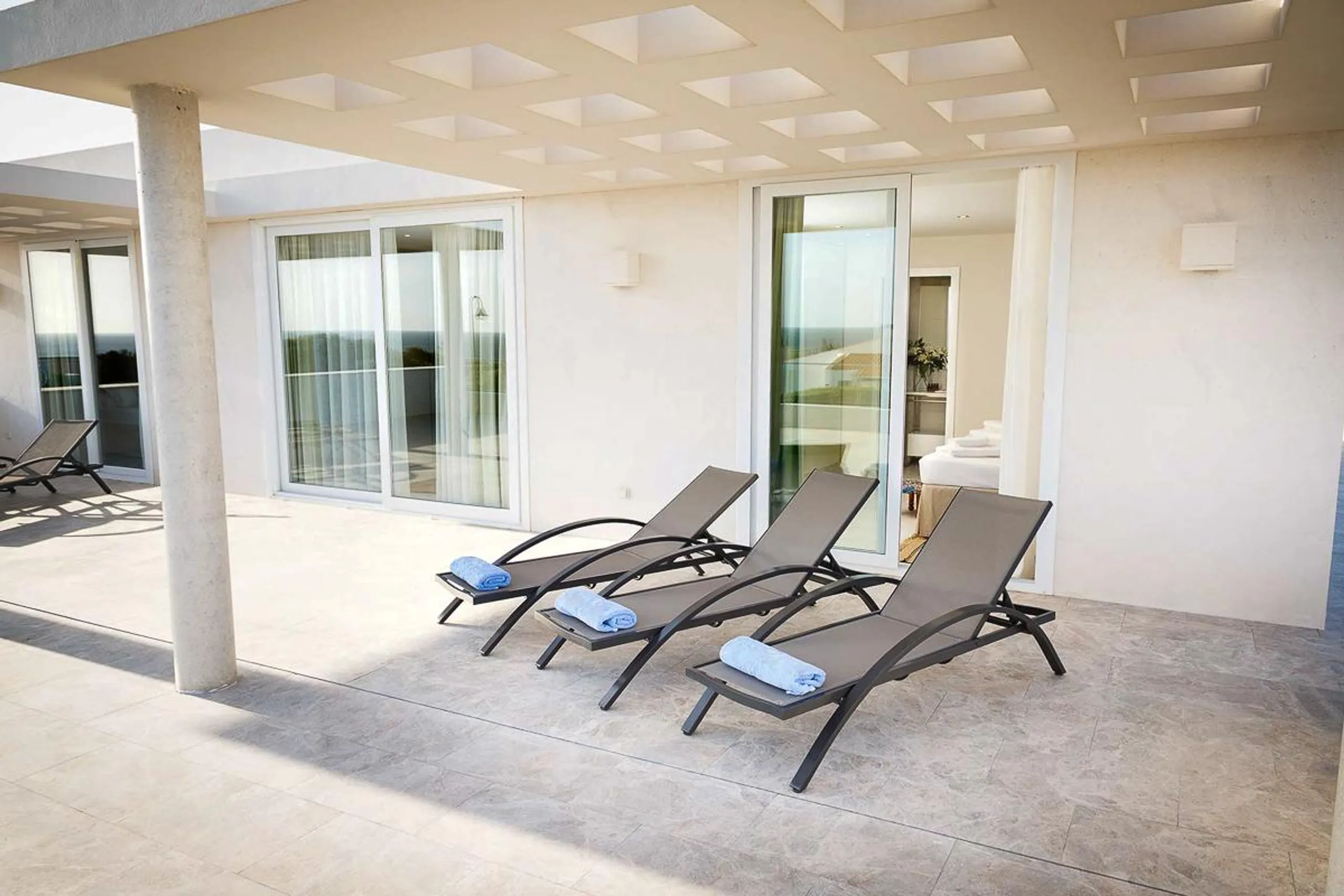Stylish 6BR Villa with Private Pool and Breathtaking Views of the Sea — photograph 6