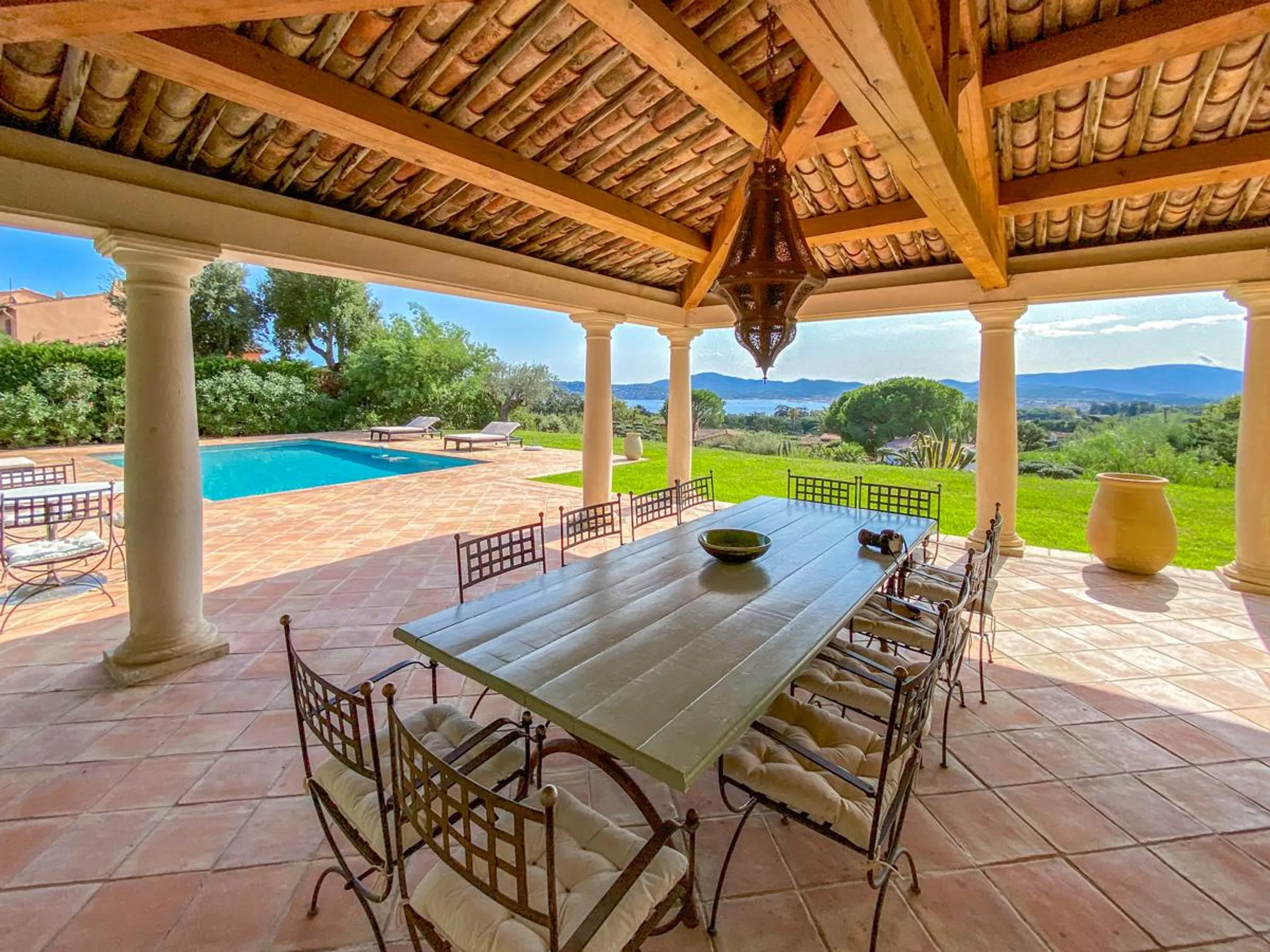 Stunning Hillside Villa with Heated Swimming Pool and Gulf Views — photograph 3