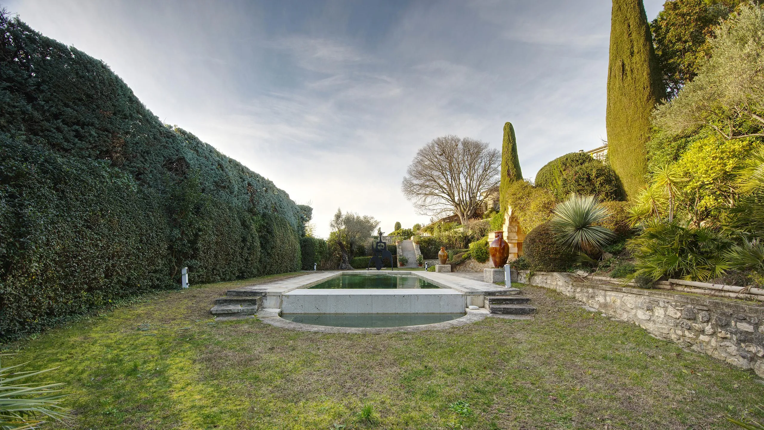 Sumptuous Escape Villa with Poolside and Panoramic Mountain Views — photograph 4