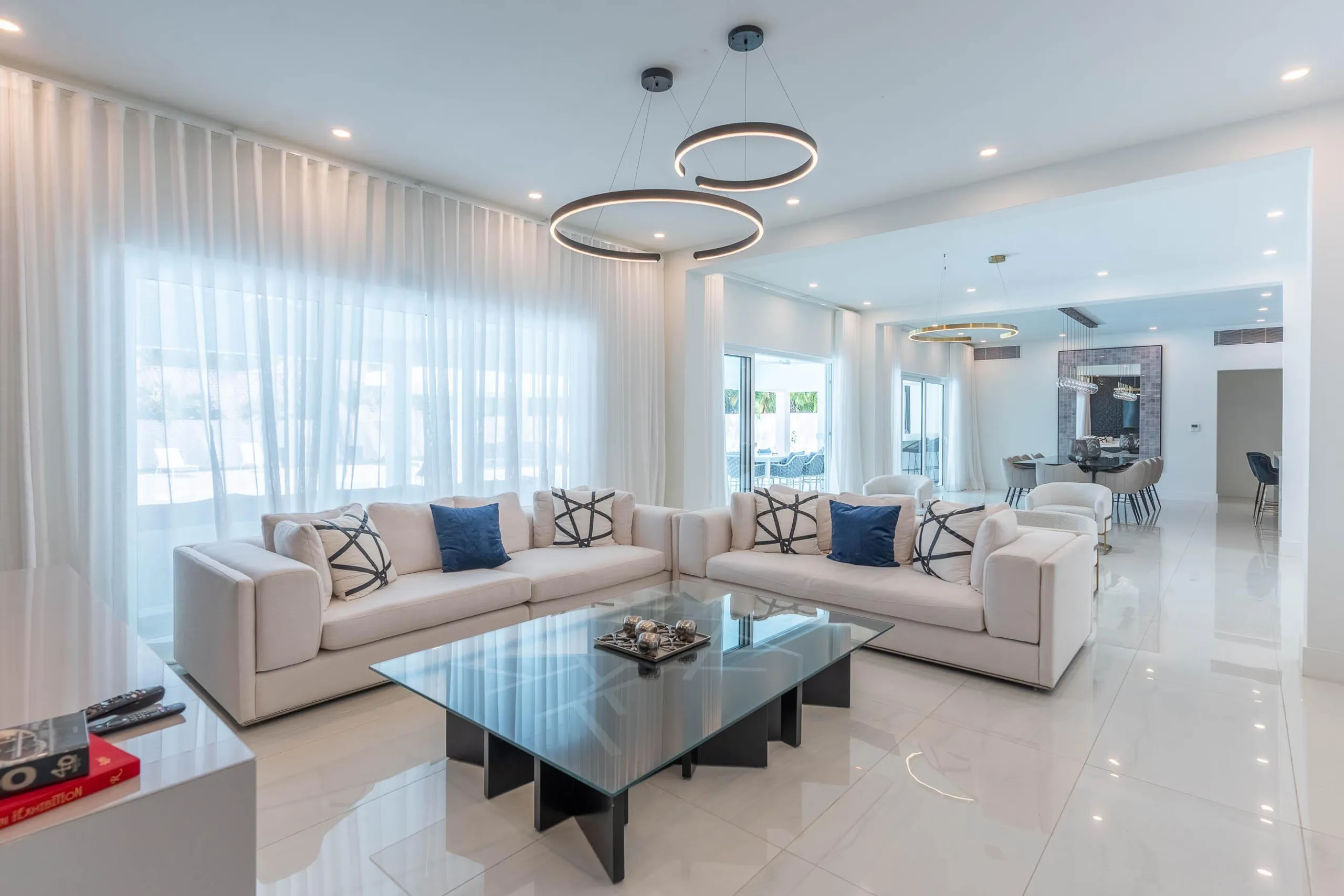 Chic Contemporary Villa with Private Pool — photograph 9