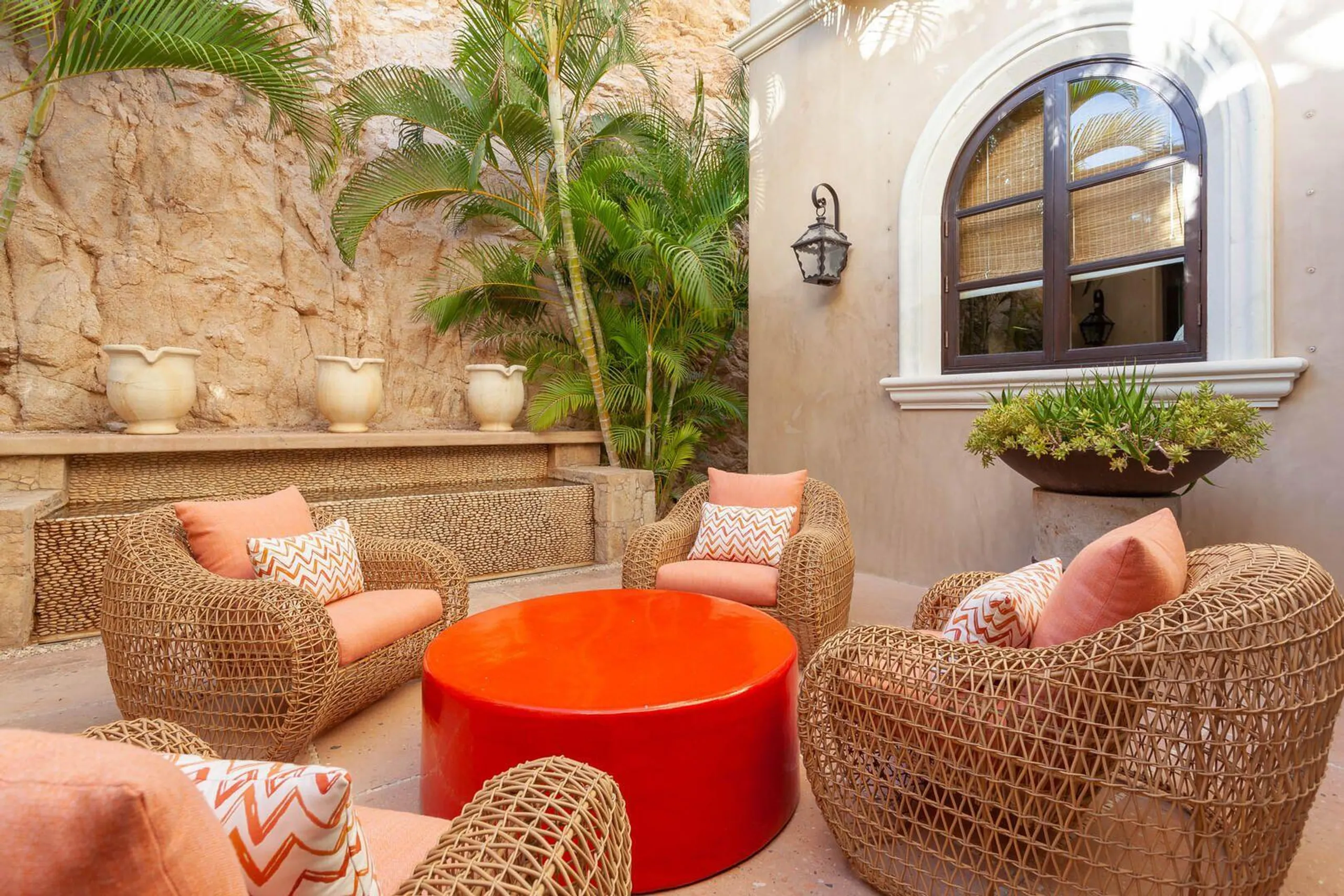 Palmilla Grand Estate with Infinity Pool and Breathtaking Ocean Views — photograph 10