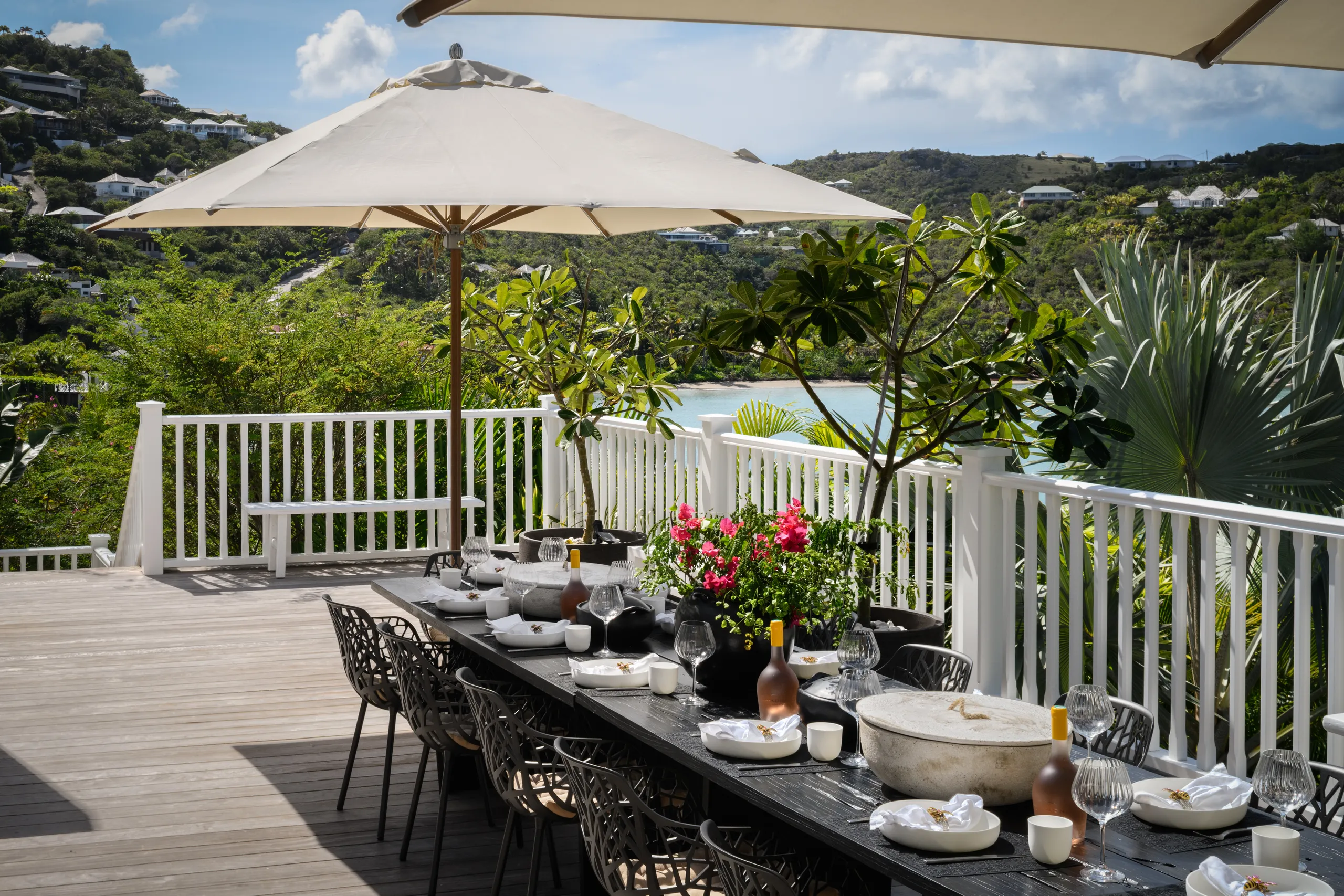 Waterfront St. Barth Villa with Private Dock, Heated Pool & Airy Living Spaces — photograph 9