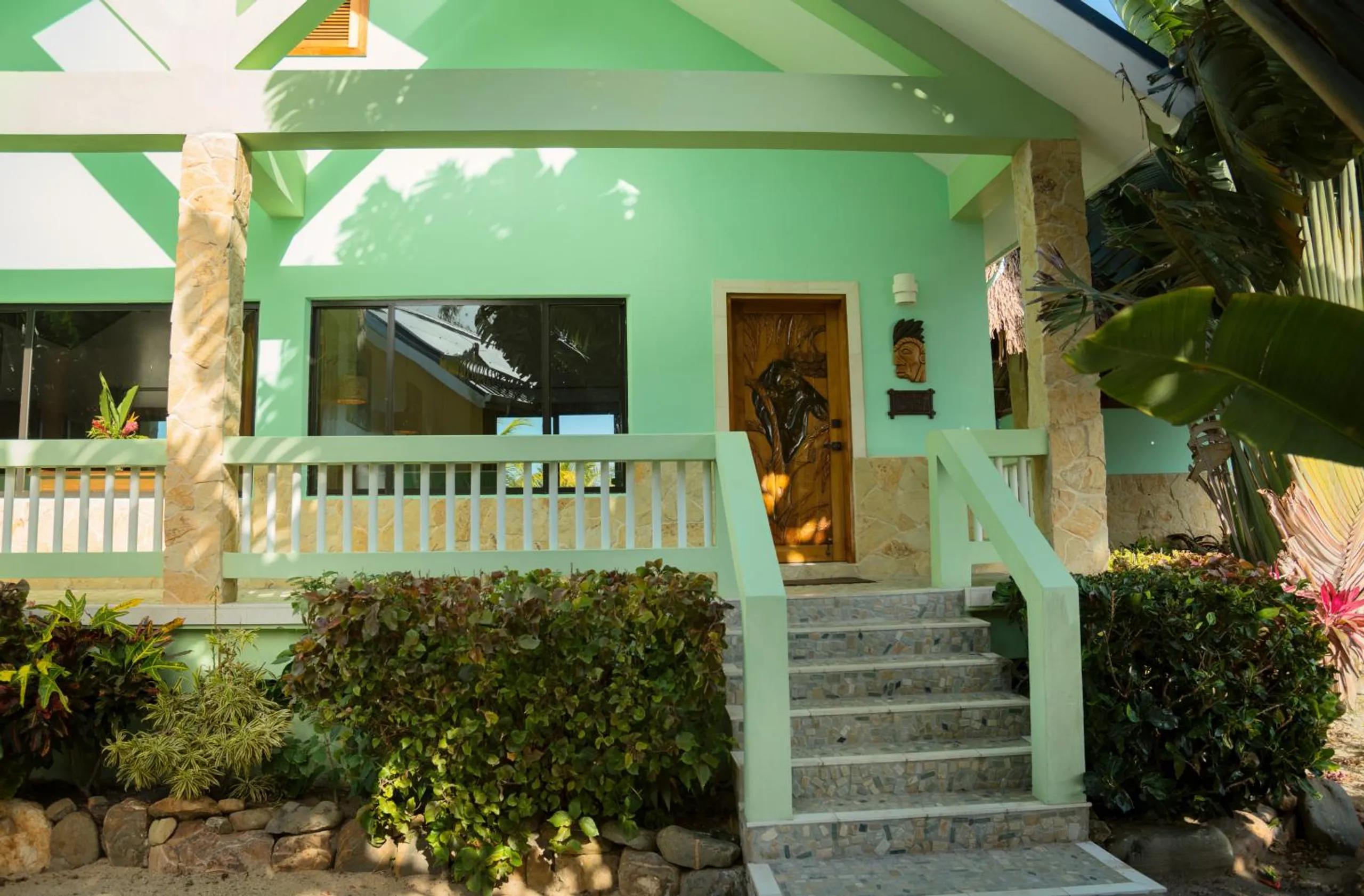 Exquisite Island Villa with Pool and Private Beach — photograph 7
