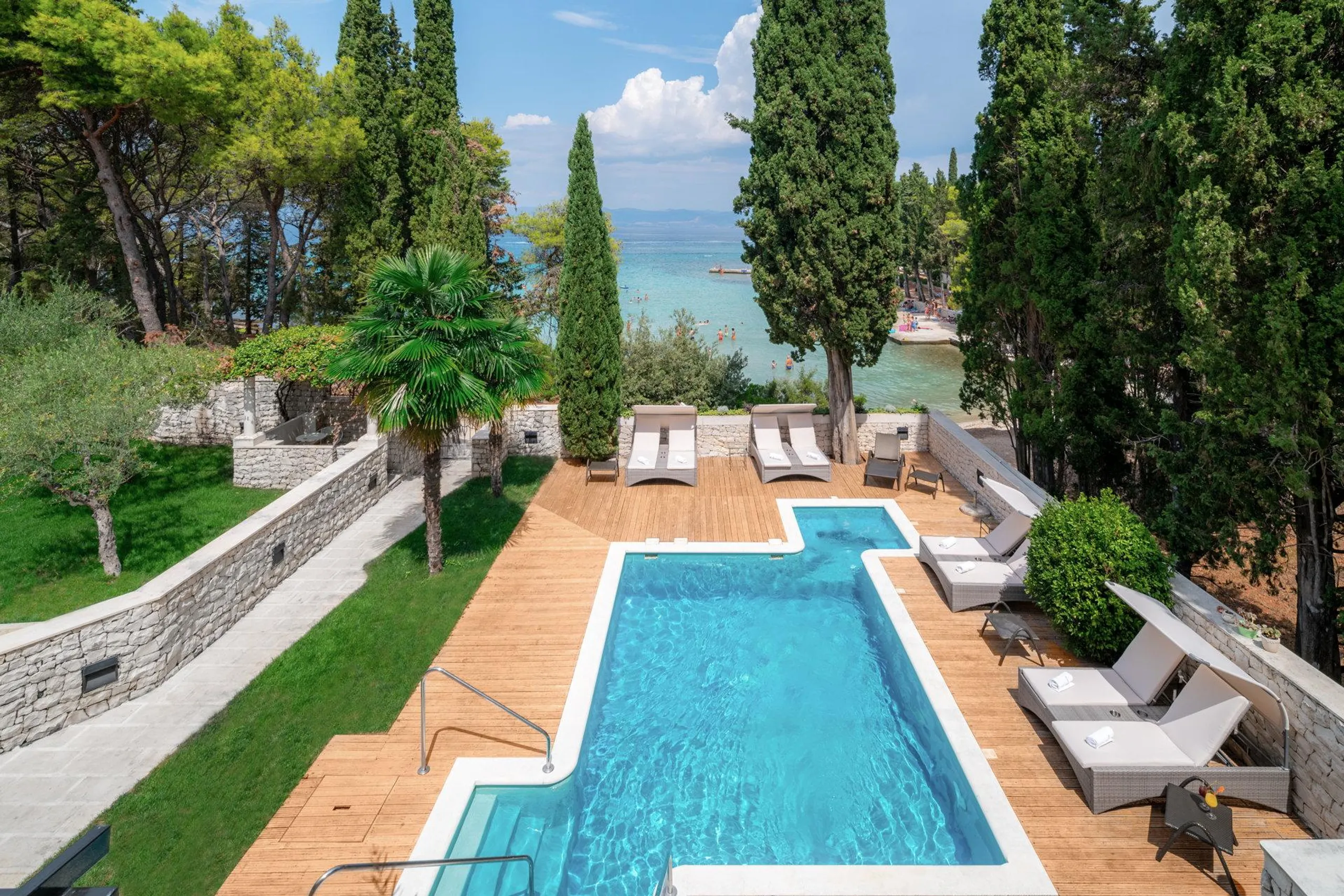 Exquisite 6 Bedroom Villa with Private Heated Pool and Sea Views — photograph 6