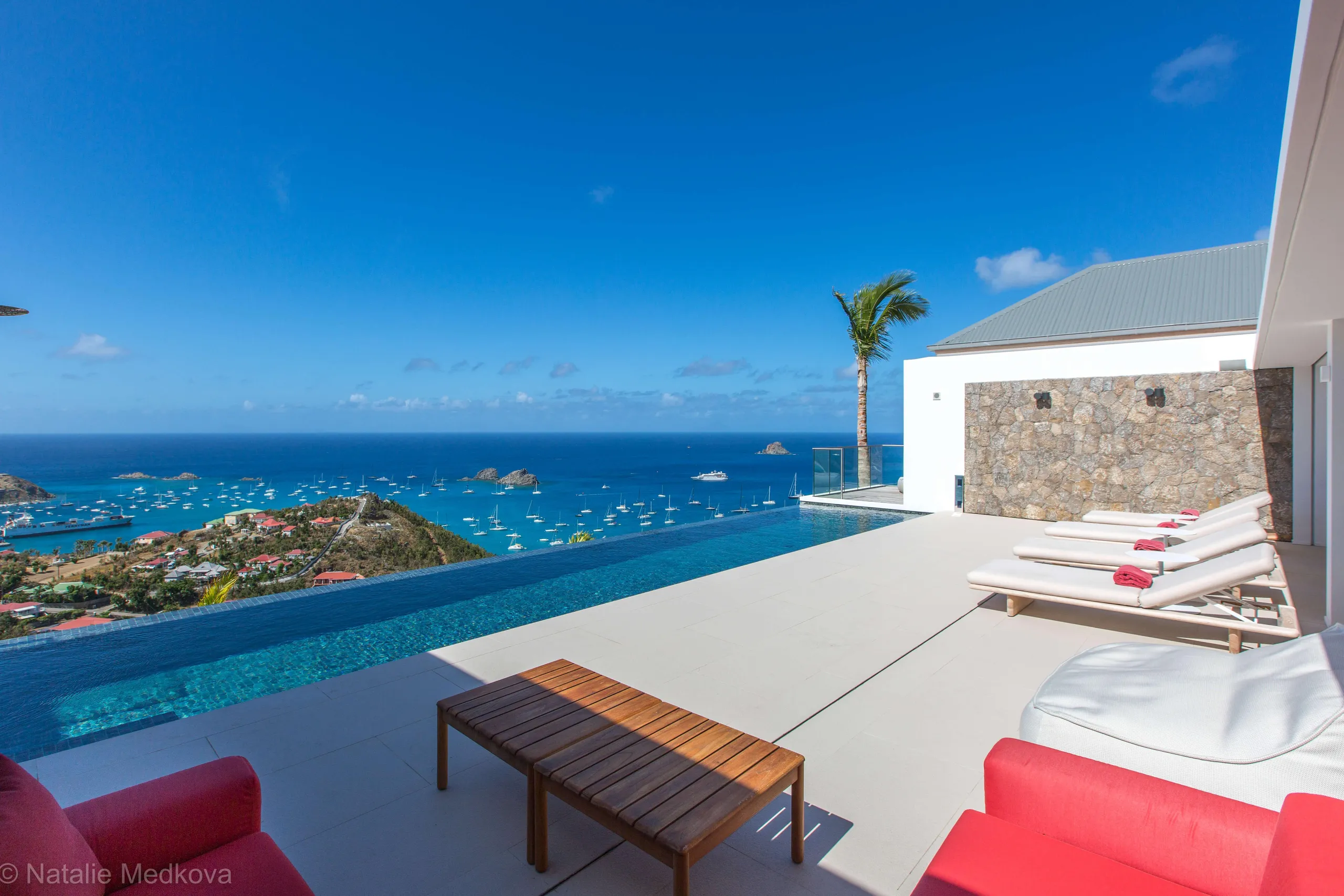Lavish Caribbean Villa: Mesmerizing Views, Infinity Pool, and Sunset Magic — photograph 4