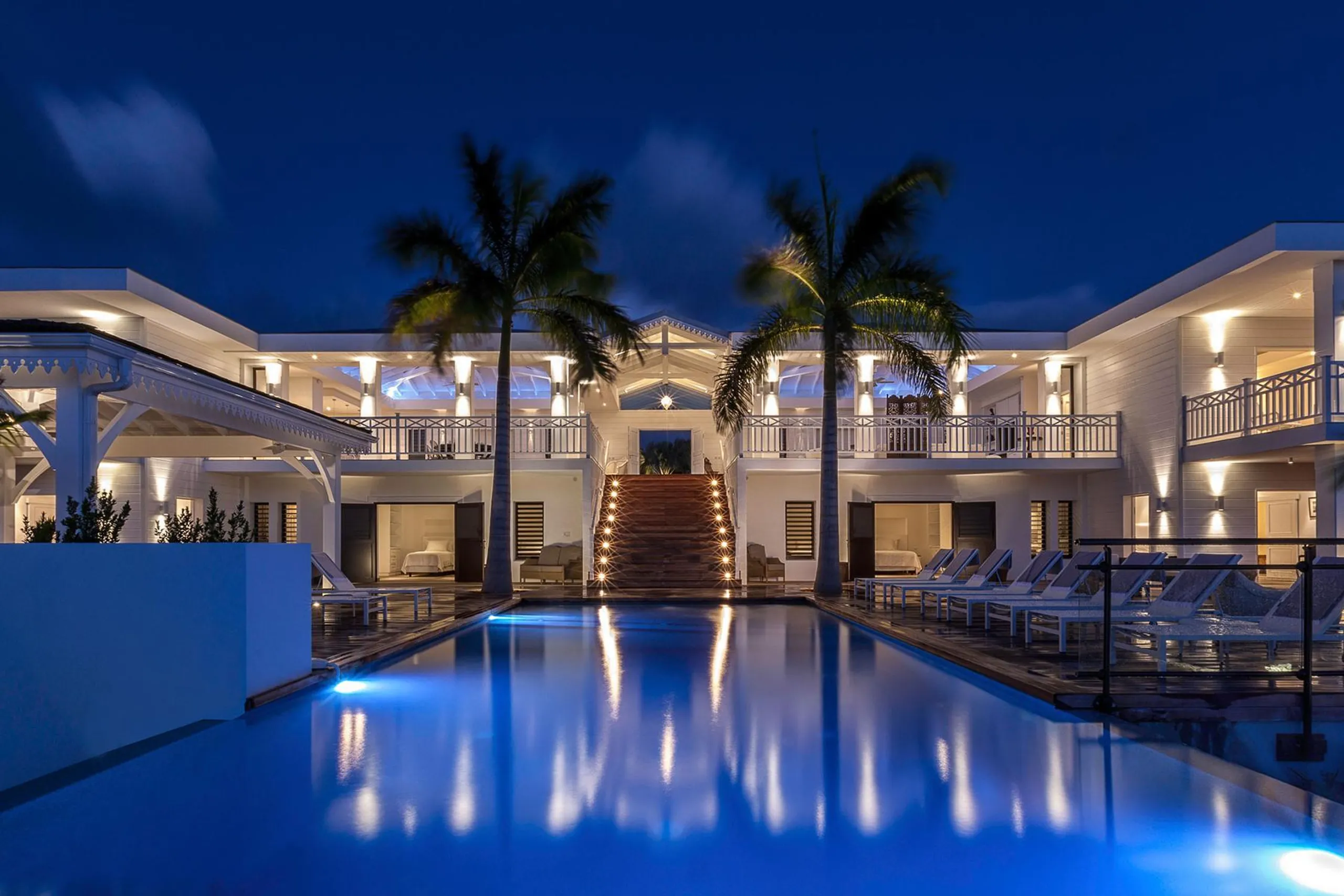Elegant Twin Palm Villa with Private Pool and Infinity Views — photograph 2