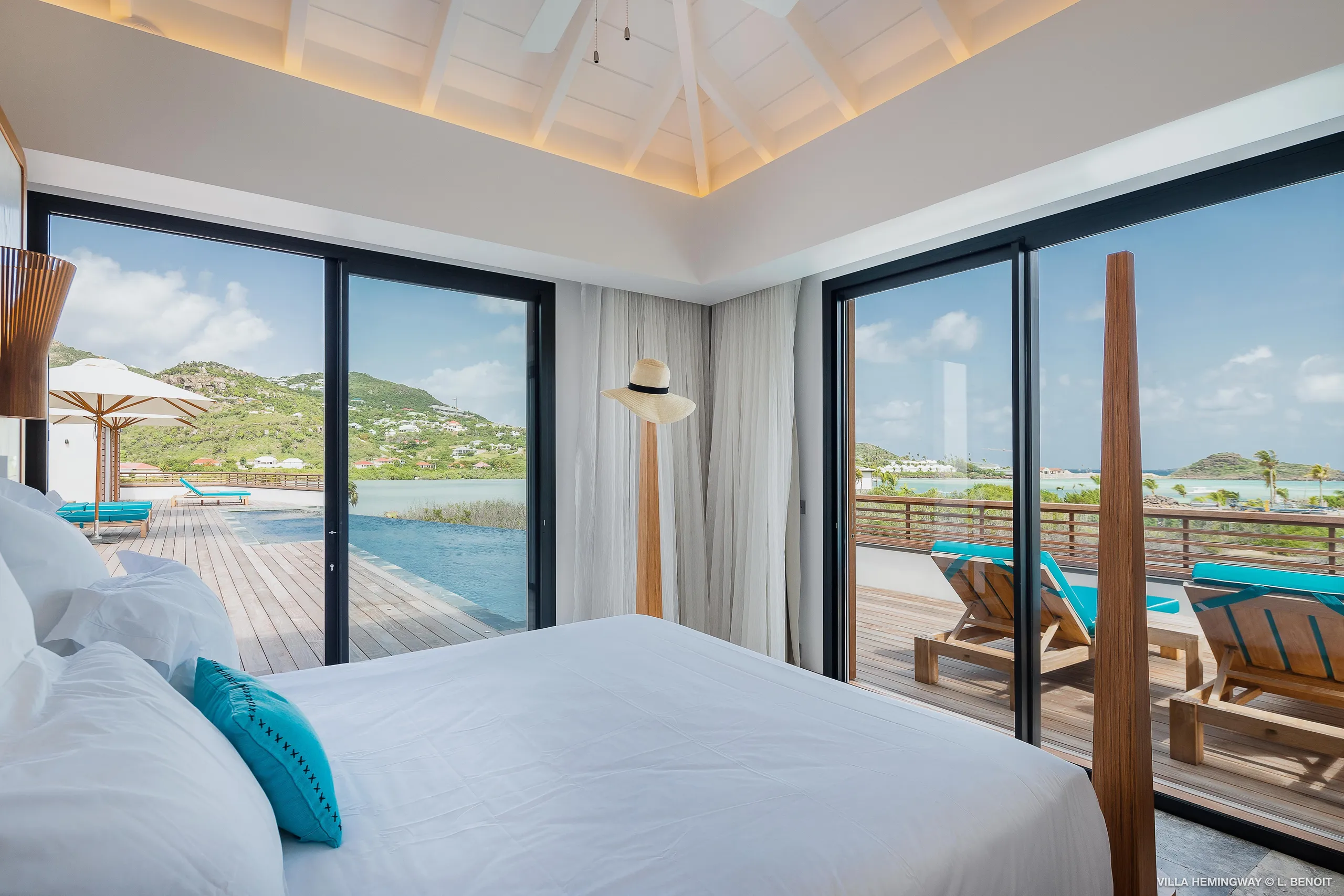 Stunning Seaside Villa with Infinity Pool and Walks to Beach — photograph 6