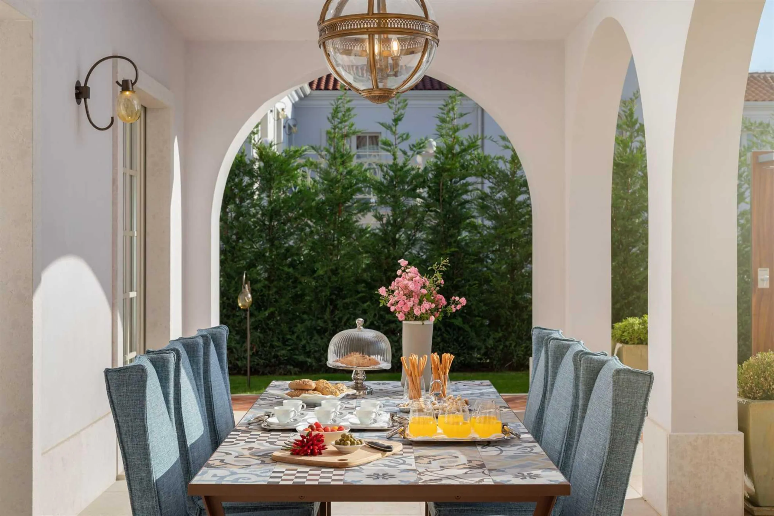 Majestic Villa with Private Pool and Stunning Garden — photograph 9
