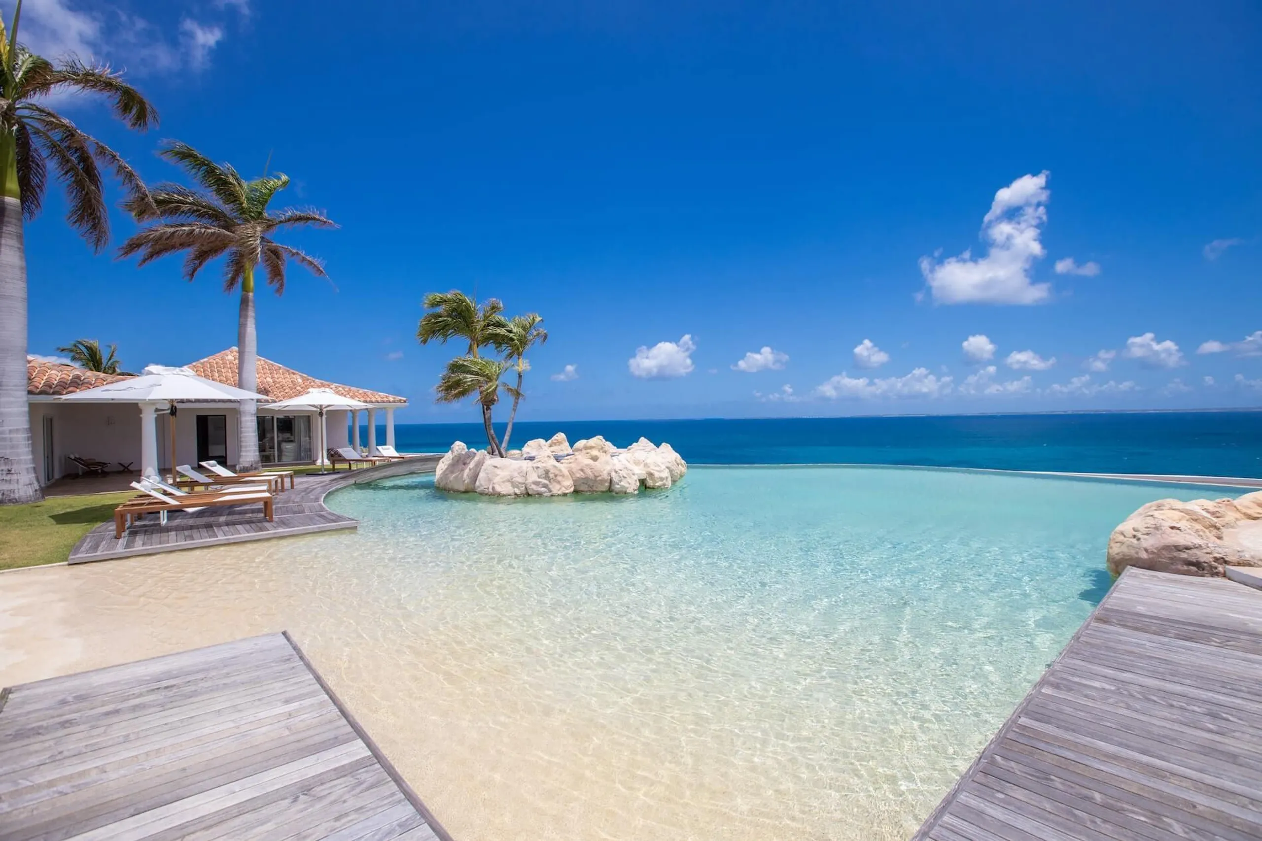 French Caribbean Style Grand Estate with Beautiful Infinity Pool and Ocean Views — photograph 5