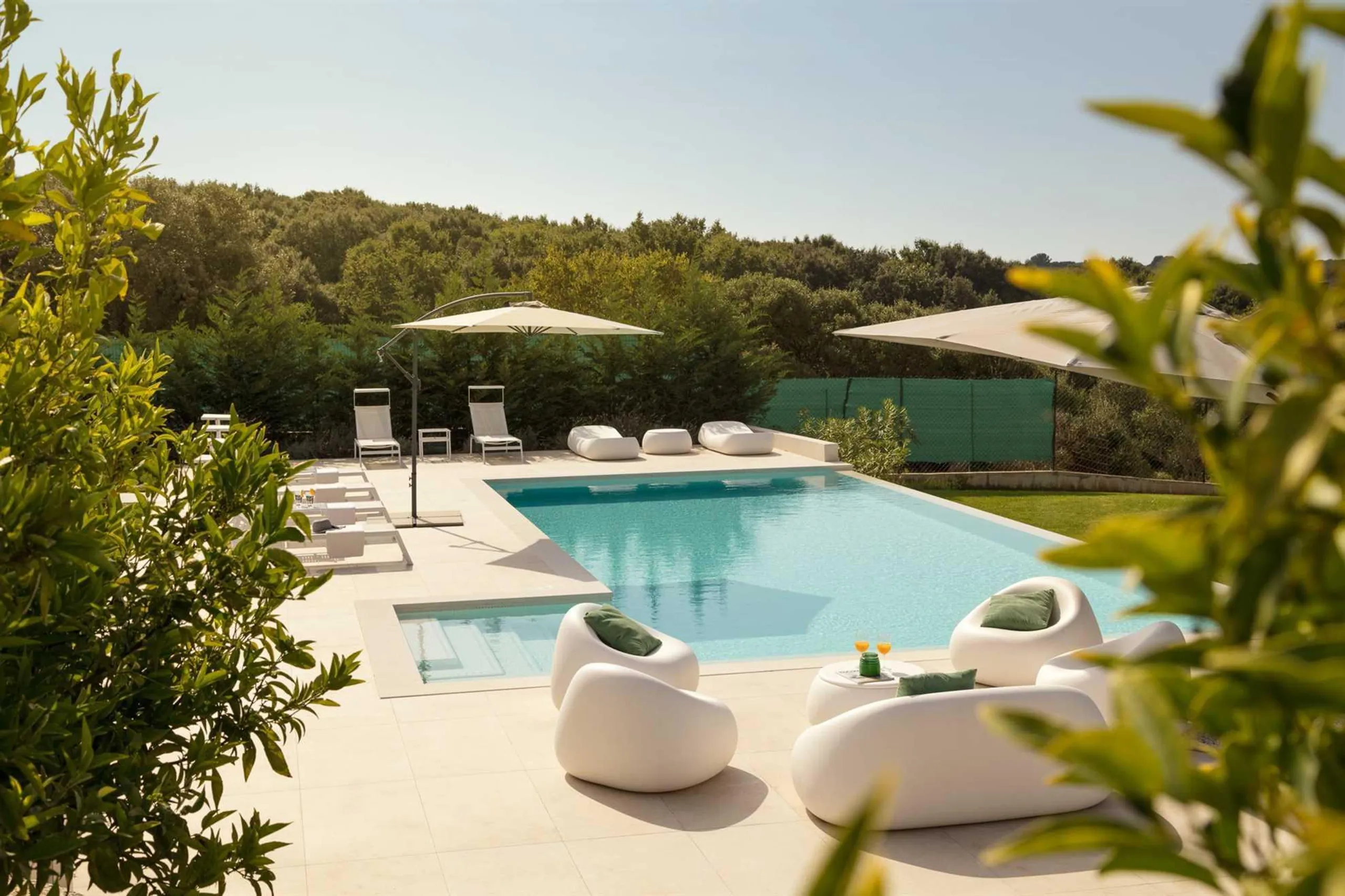 Luxurious Villa with Heated Pool and Stunning Views — photograph 2