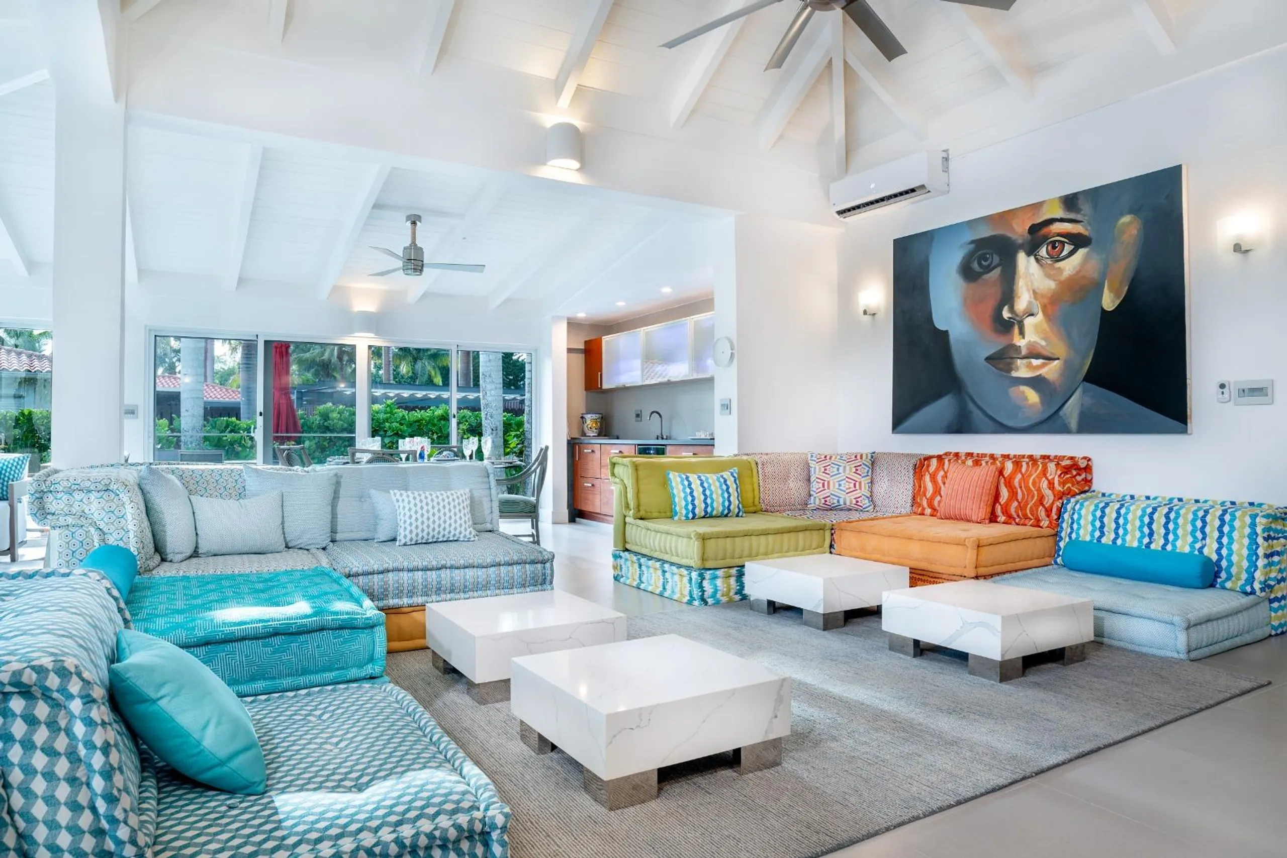 Posh Paradise Estate with Private Pool and Stunning Views — photograph 6