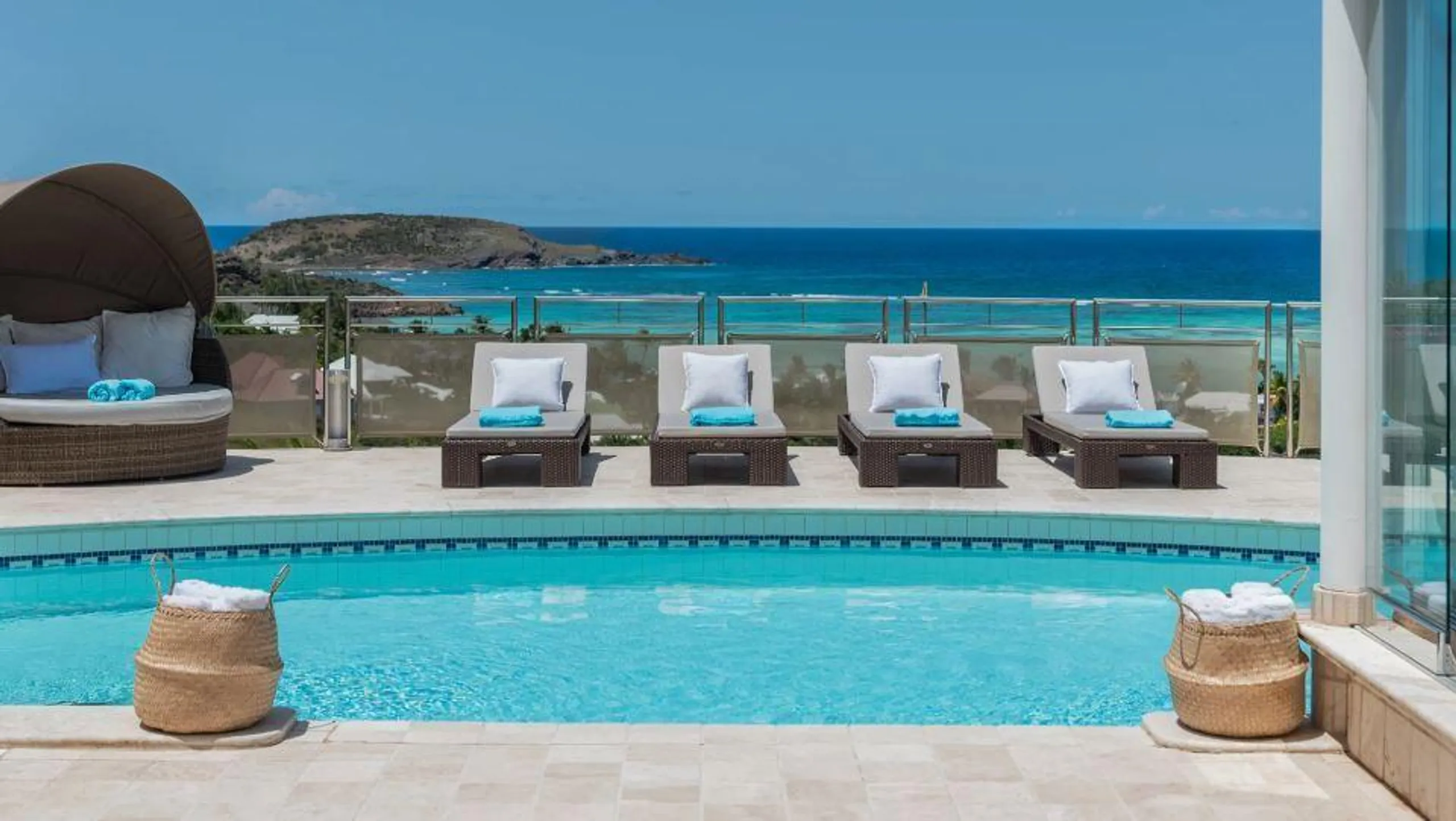 Secluded Paradise Villa Overlooking Crystal-Clear Lagoon — photograph 7
