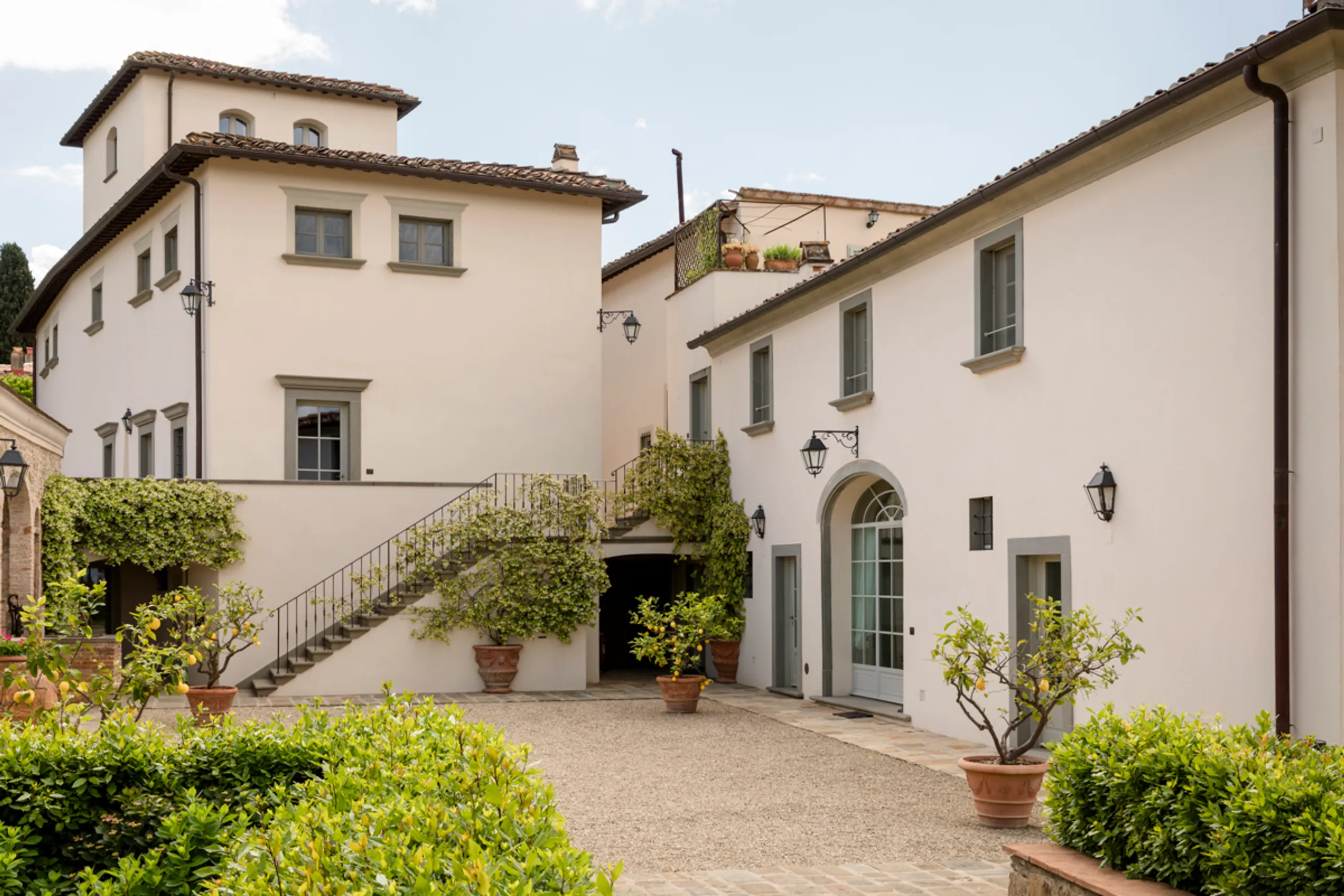 Exquisite Renaissance-Style Villa with Private Pool, Italian Garden and Florence Views — photograph 10