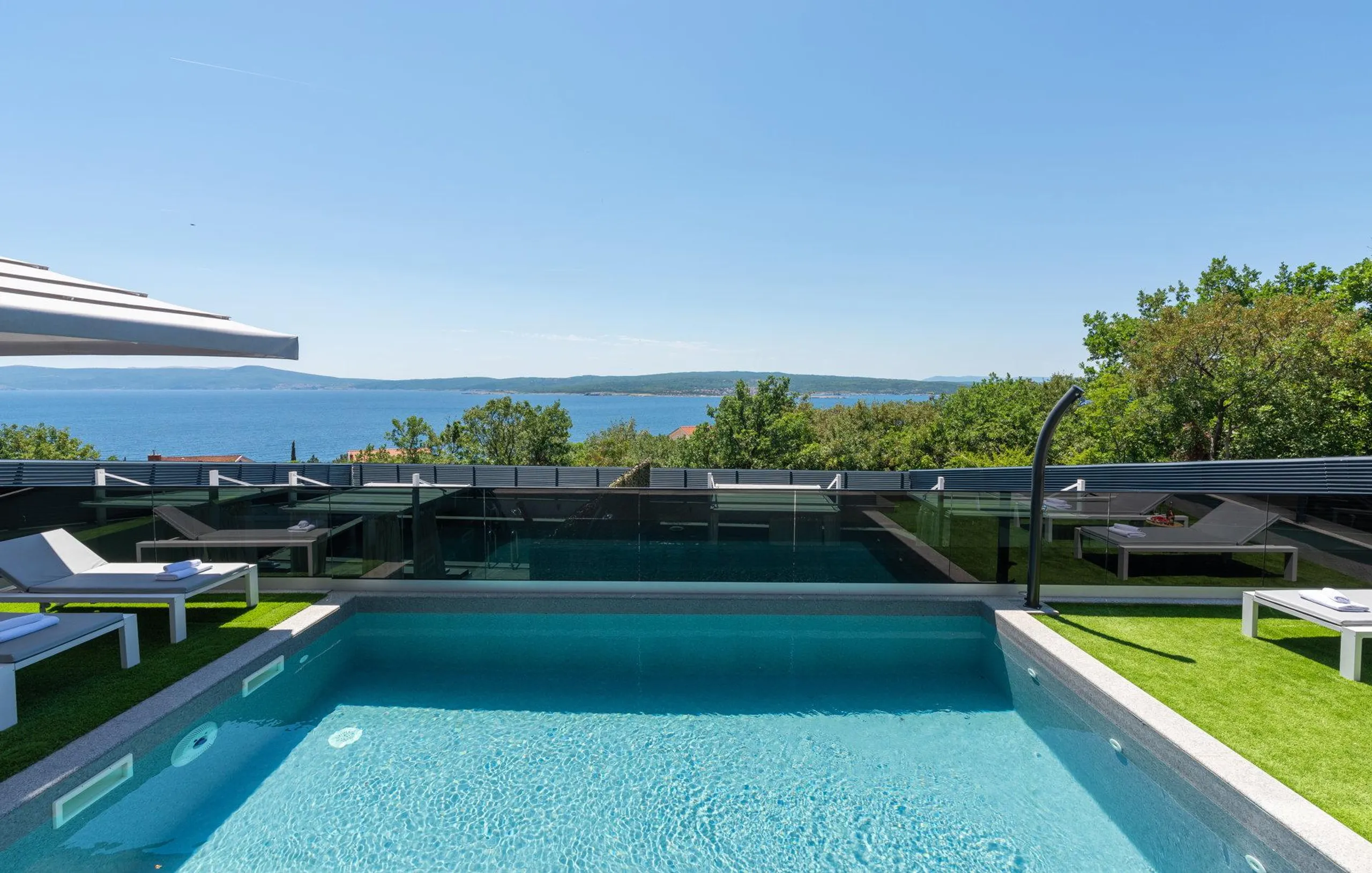 Sensational Villa with Heated Pool and  Enchanting Sea — photograph 5