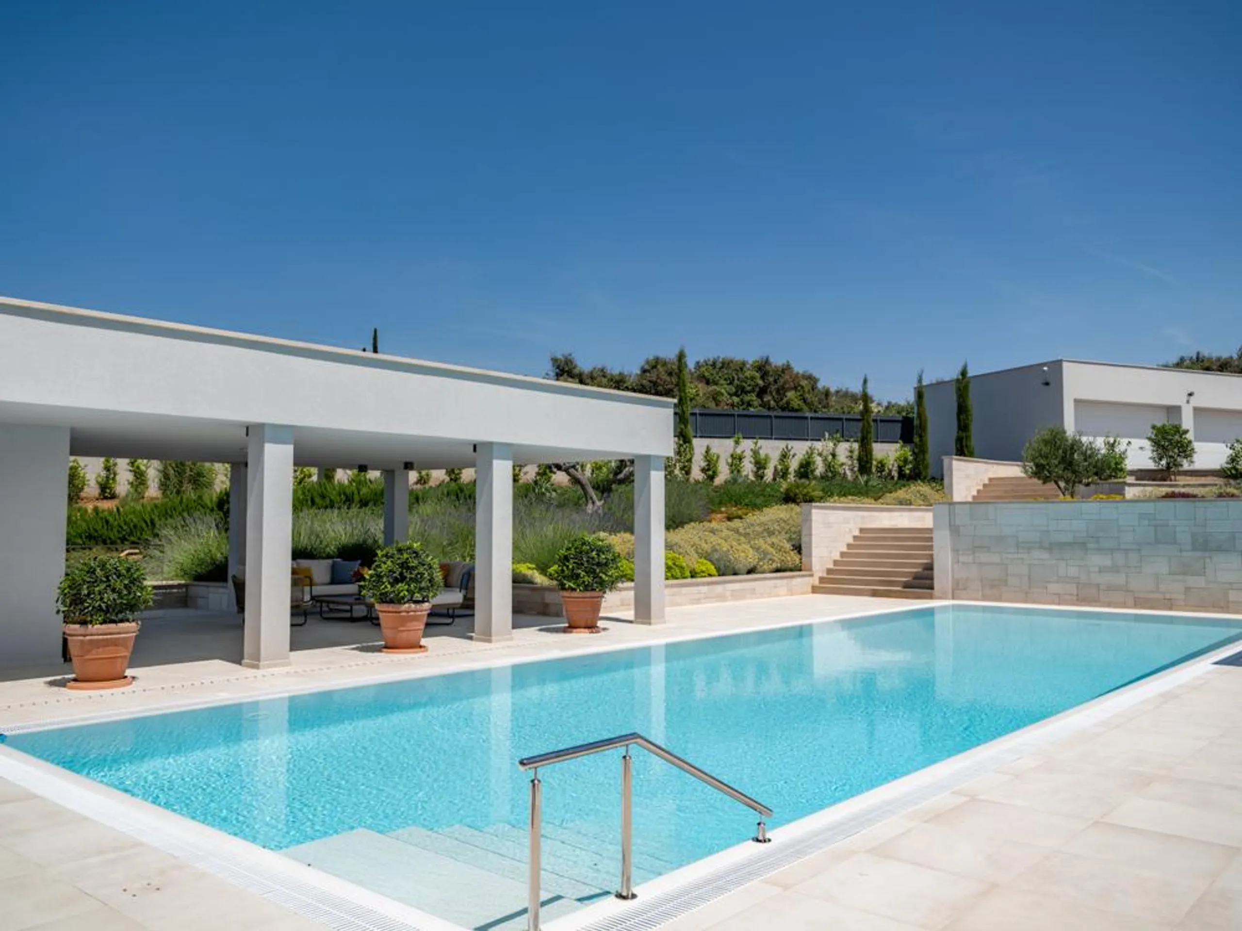 Croatian Paradise Villa with Ocean Views, Infinity Pool, and Historic Charm on Brac Island — photograph 10