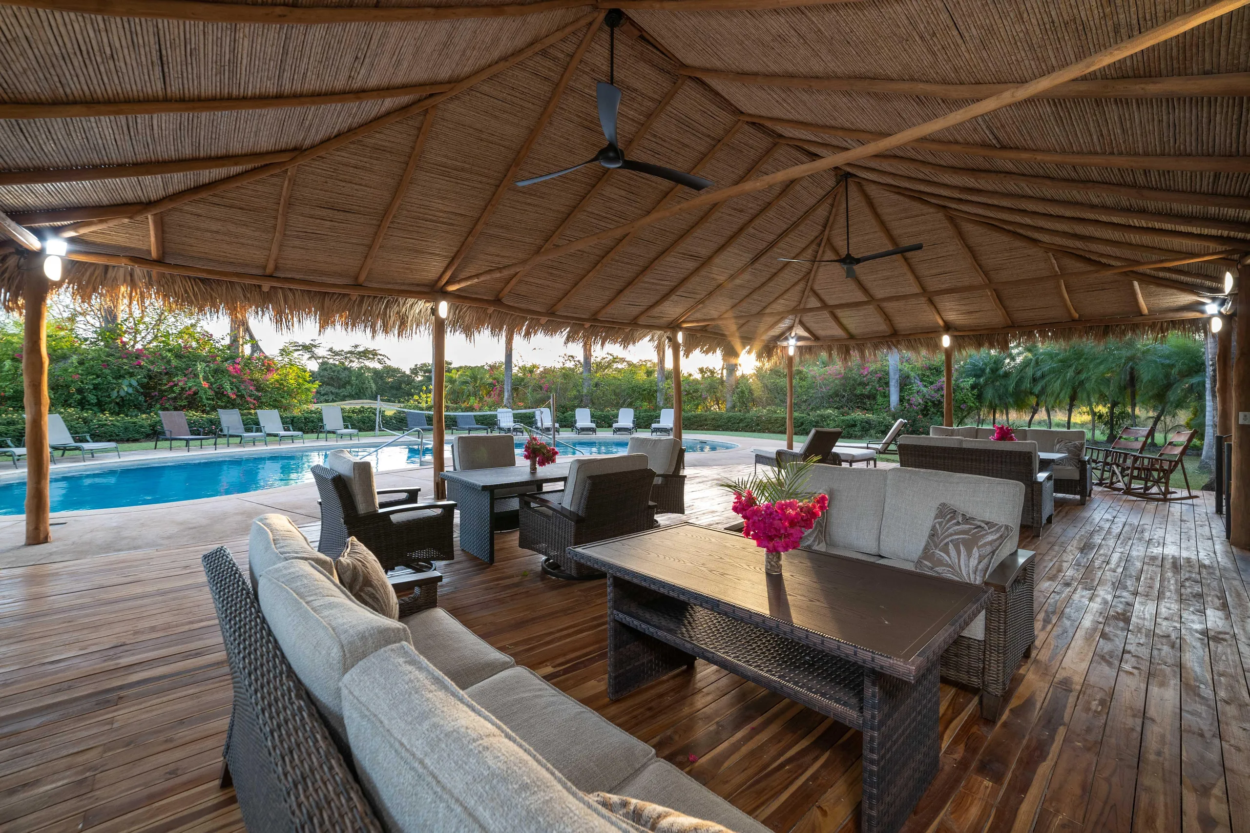 Resplendent Pinilla Retreat with Luxury Pool and Ocean Views — photograph 6