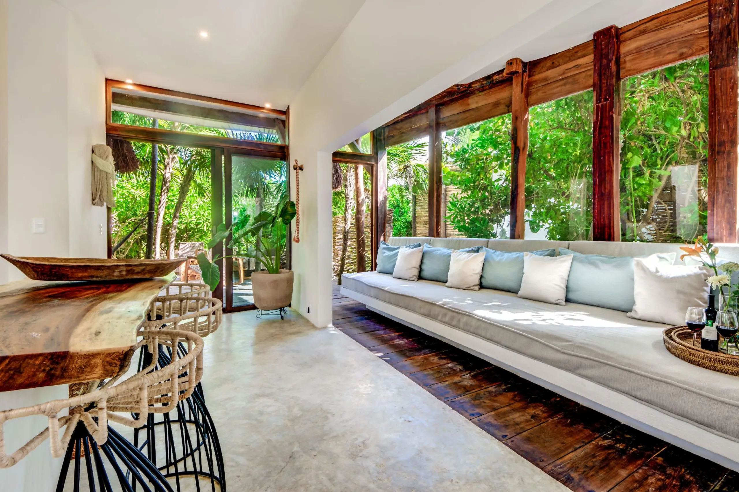 Tropical Luxury Tulum Villa Just Steps to the Beach — photograph 11