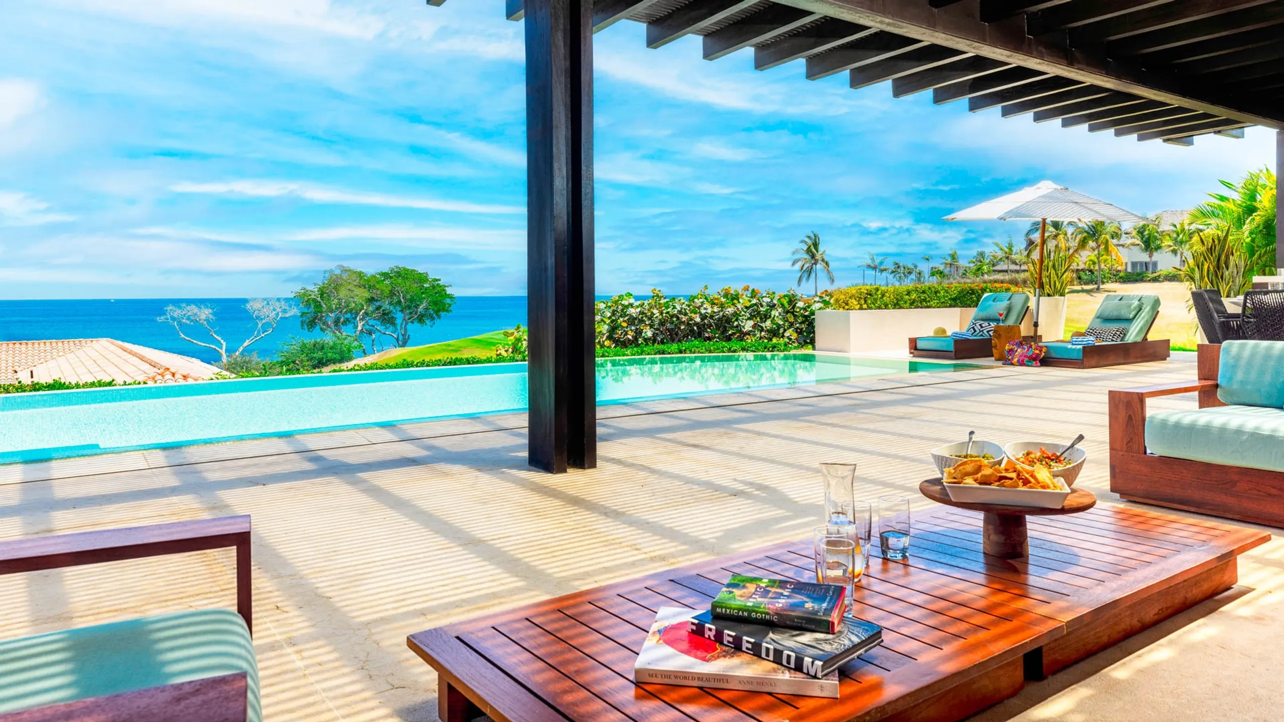 Sleek One-Level Oceanview Villa with Heated Pool & Jacuzzi — photograph 5