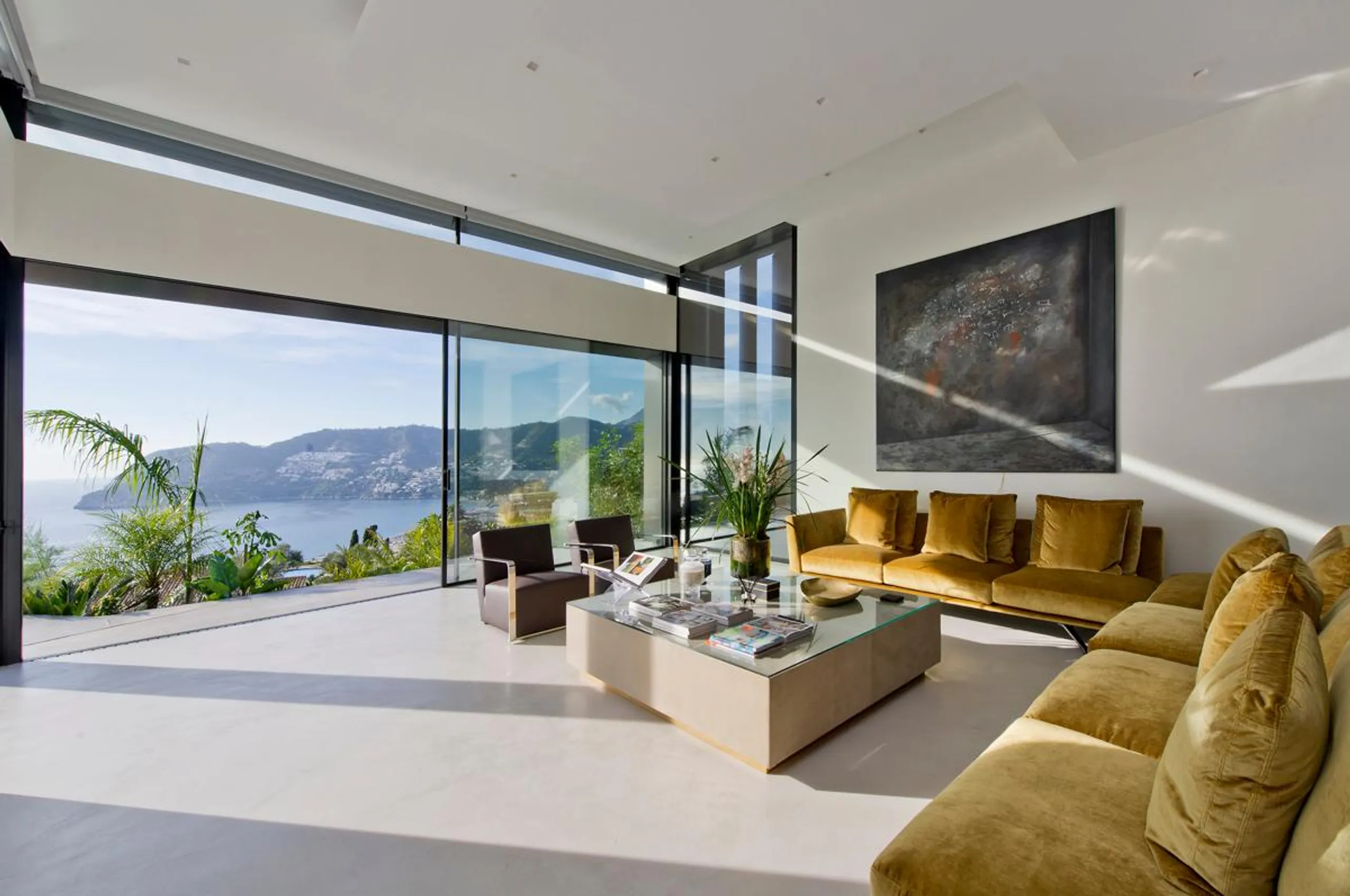 Resplendent Villa with Pool and 180 Degree Bay Views — photograph 6