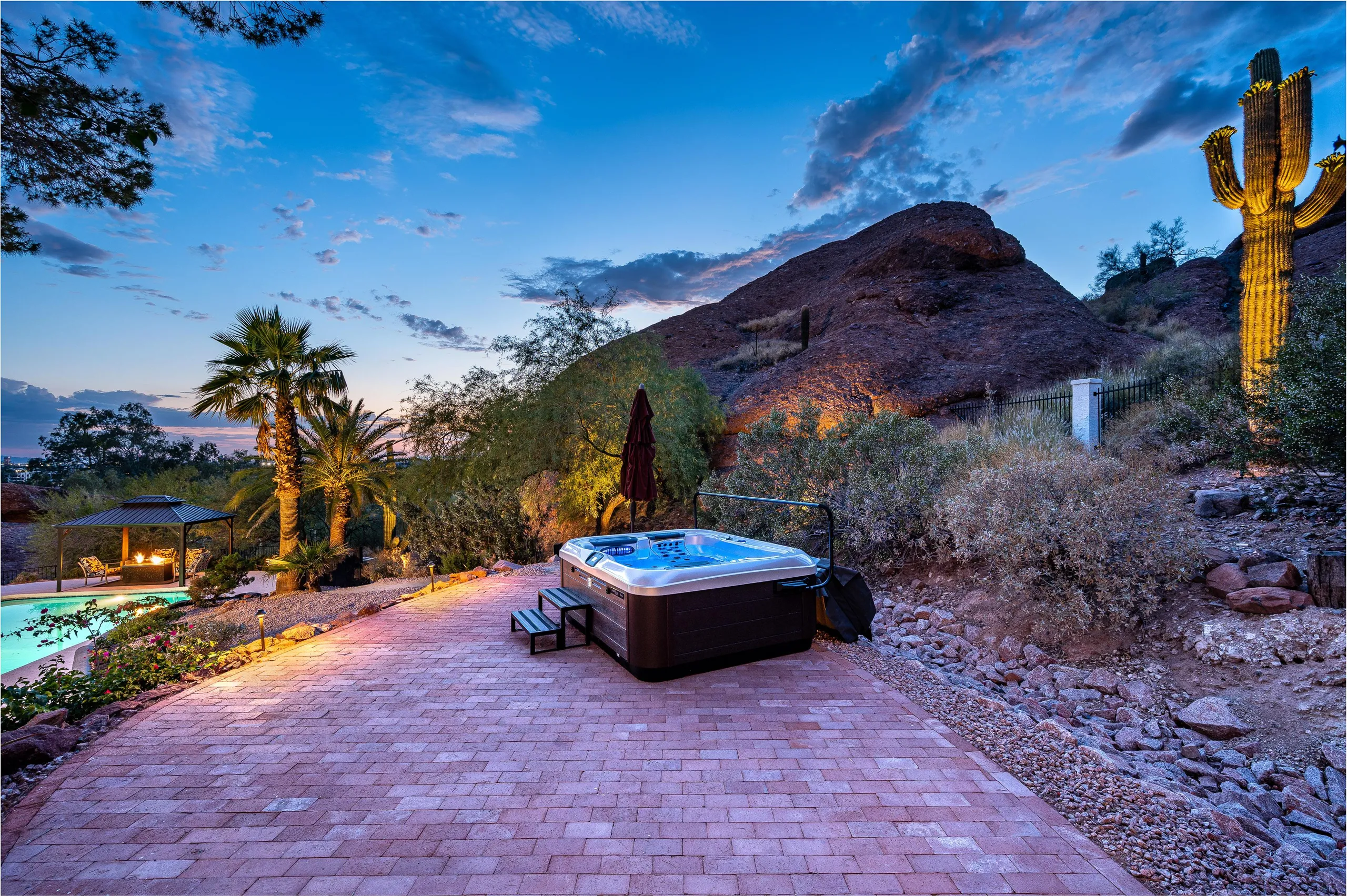 Sophisticated Mid-Century Villa with Private Pool, Hot Tub, and City Views — photograph 8