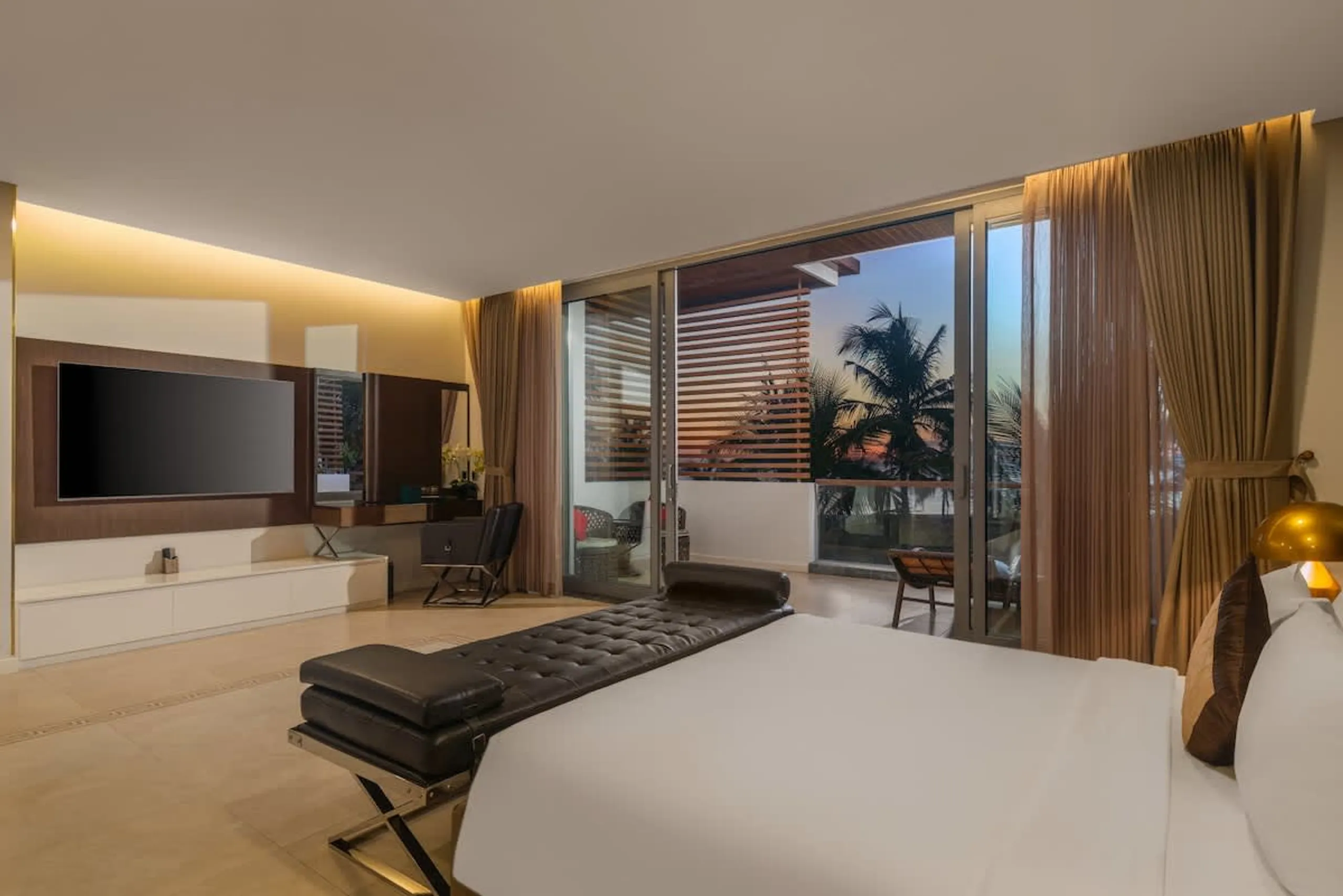 Deluxe Beachfront Villa with Private Pool & Event-Ready Spaces — photograph 8