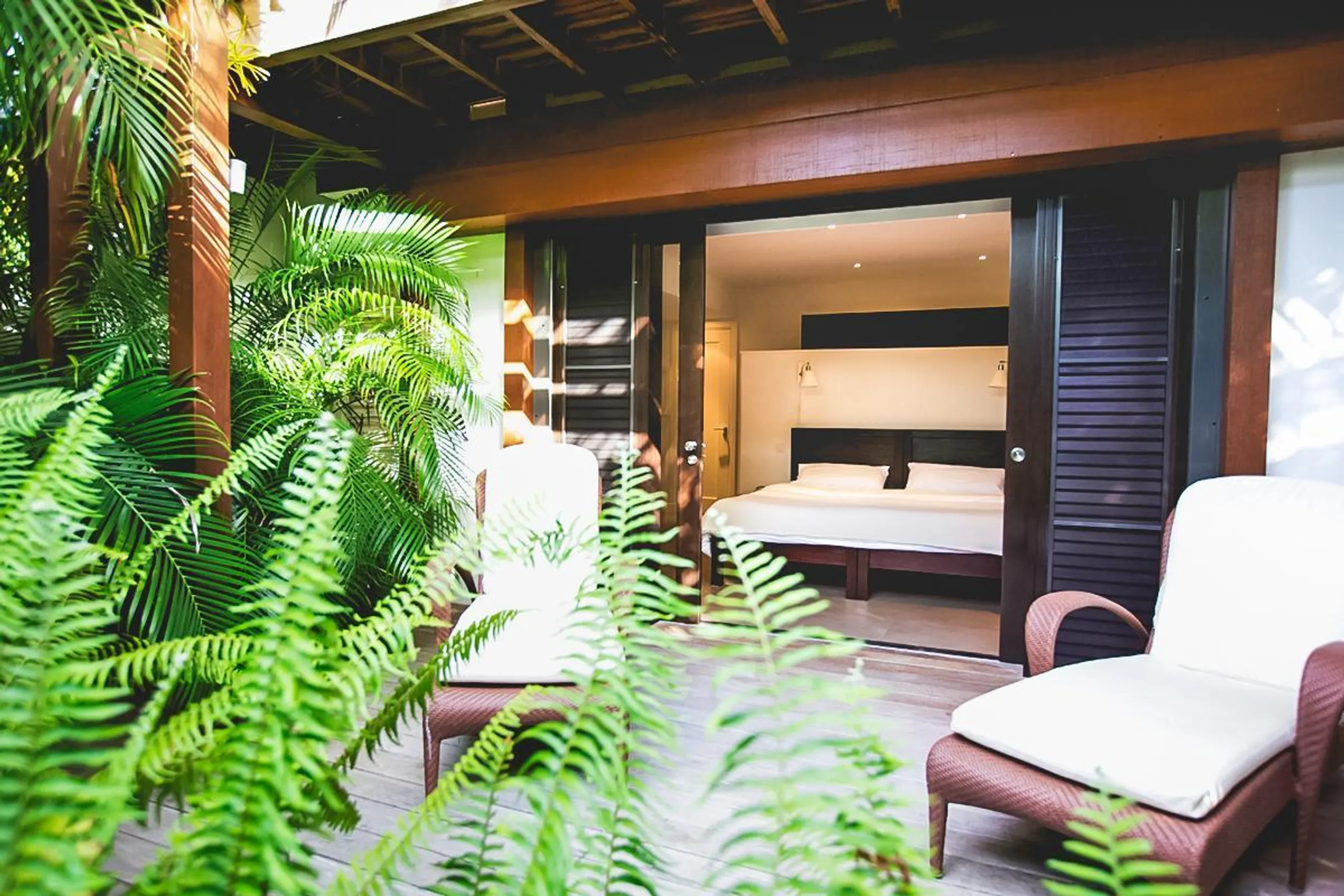 Graceful Tropical St. Jean Villa with Infinity Pool and Ocean Views — photograph 12