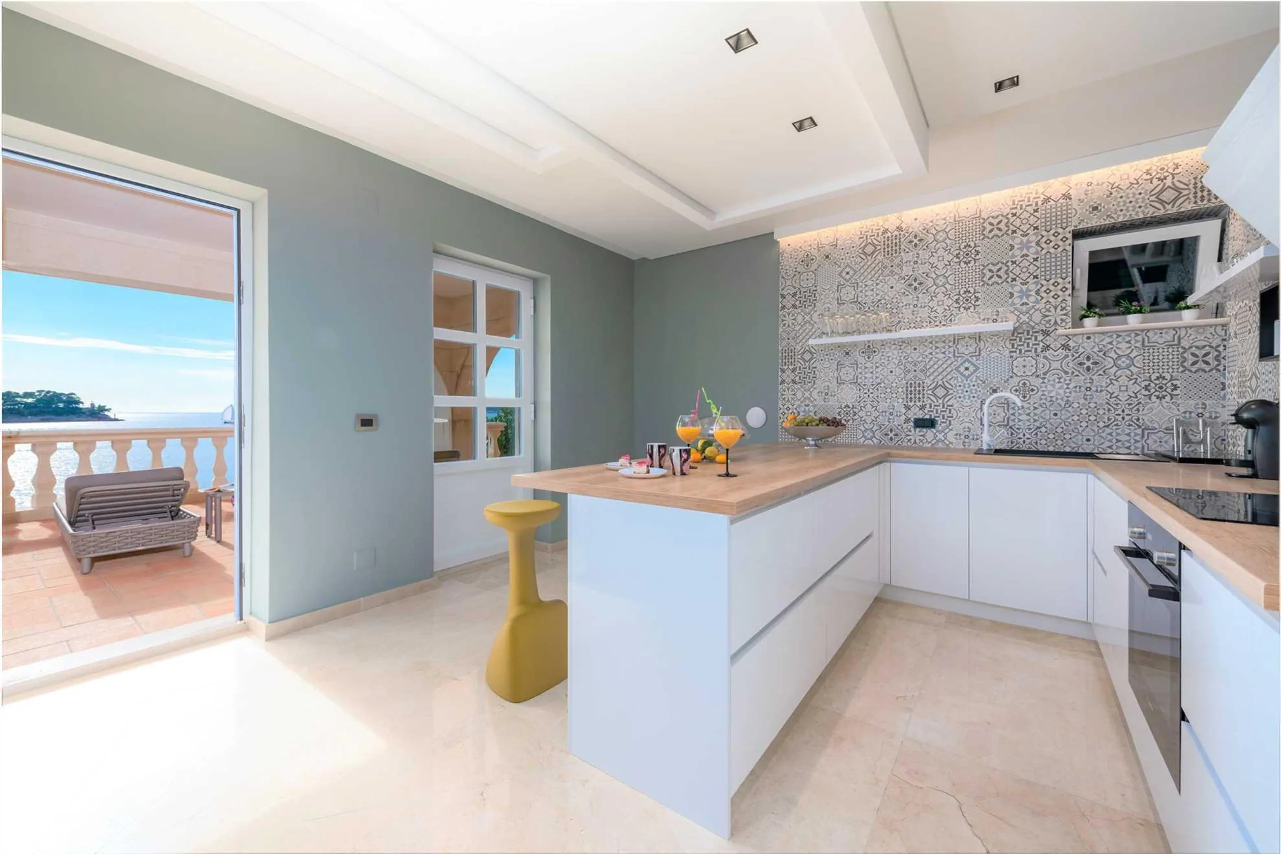 Exquisite Villa with Breathtaking Mountain Scenic Views — photograph 11
