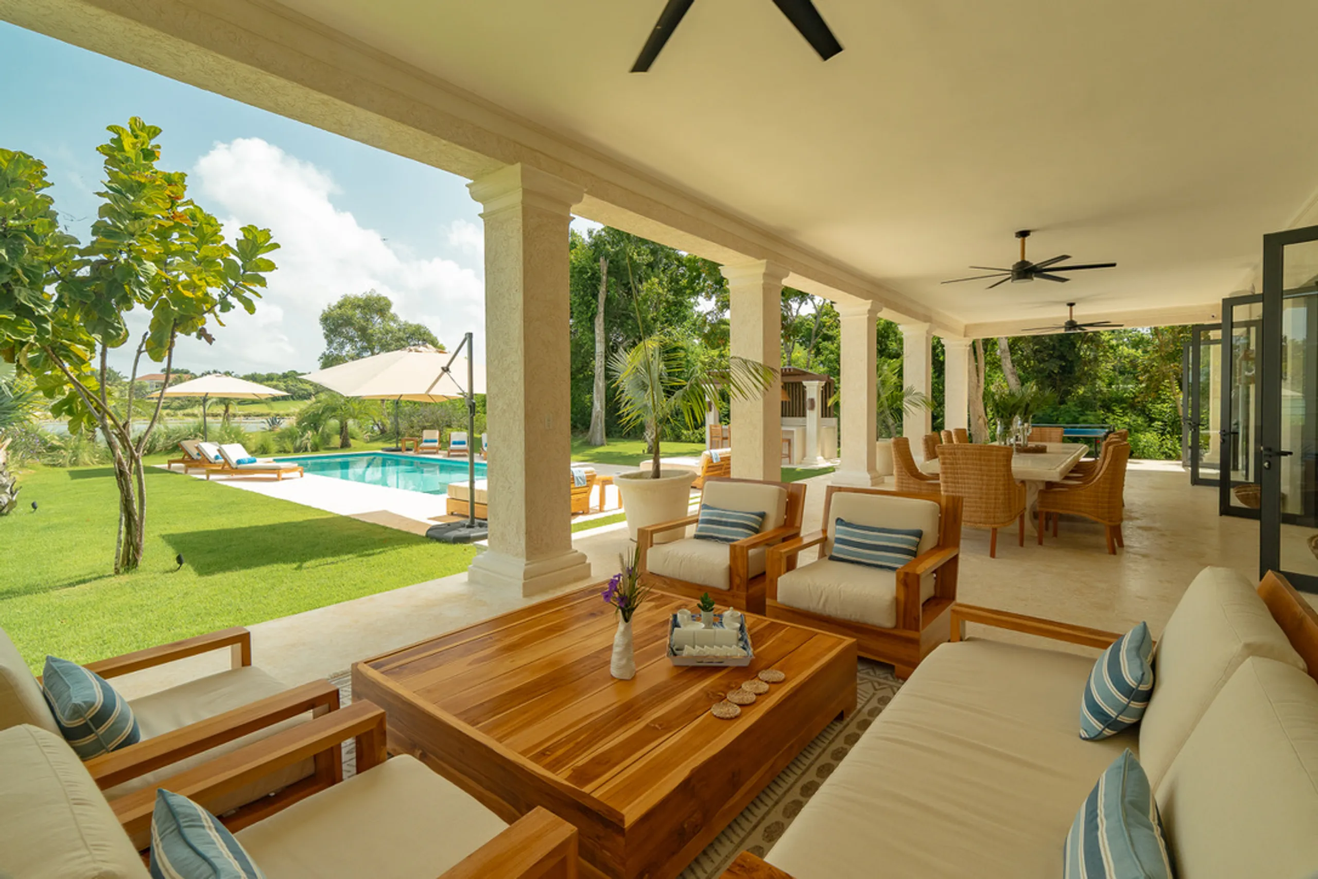 Graceful 7BDR Villa with Private Pool and Lake Views — photograph 5
