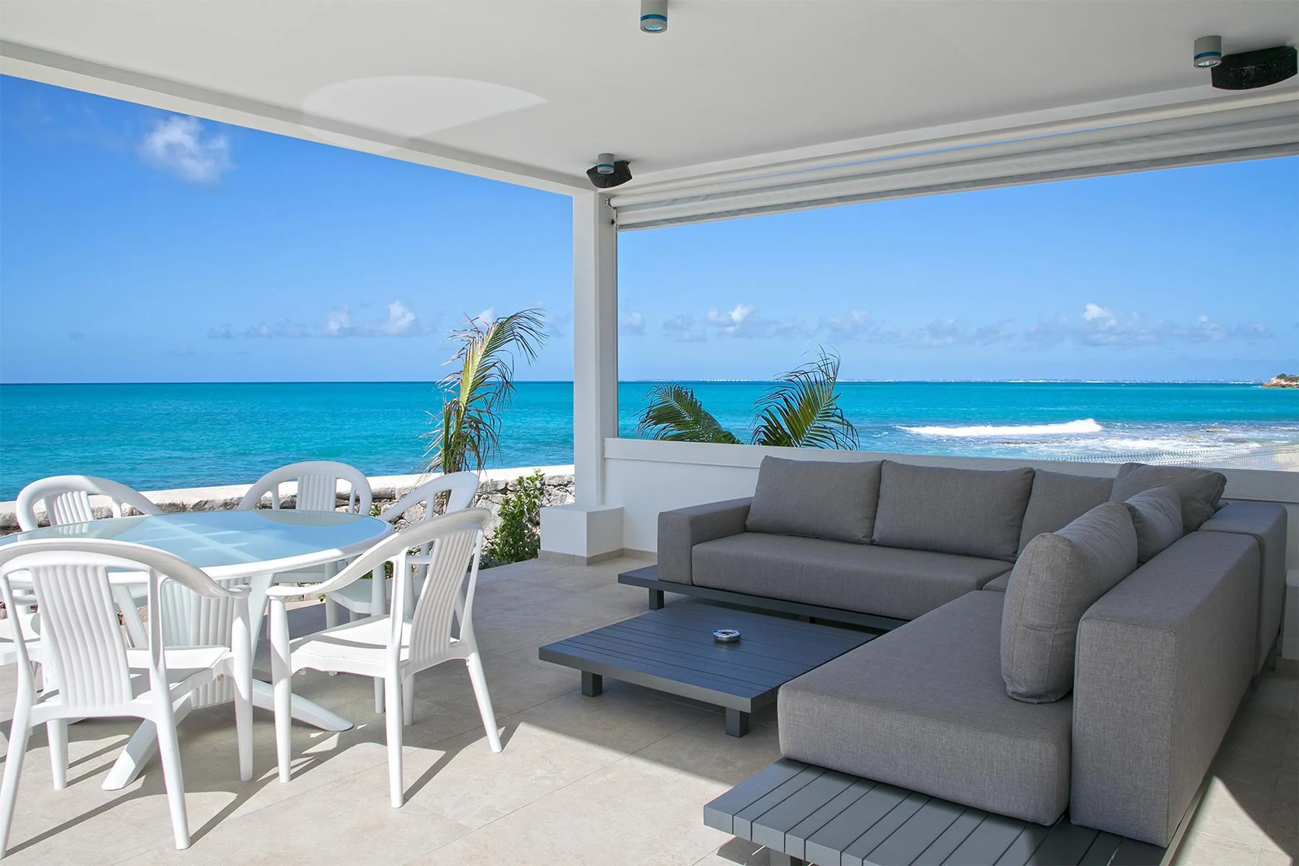 Elegant Coastal  Beachfront Villa in Plum Bay Beach with Private Pool — photograph 11