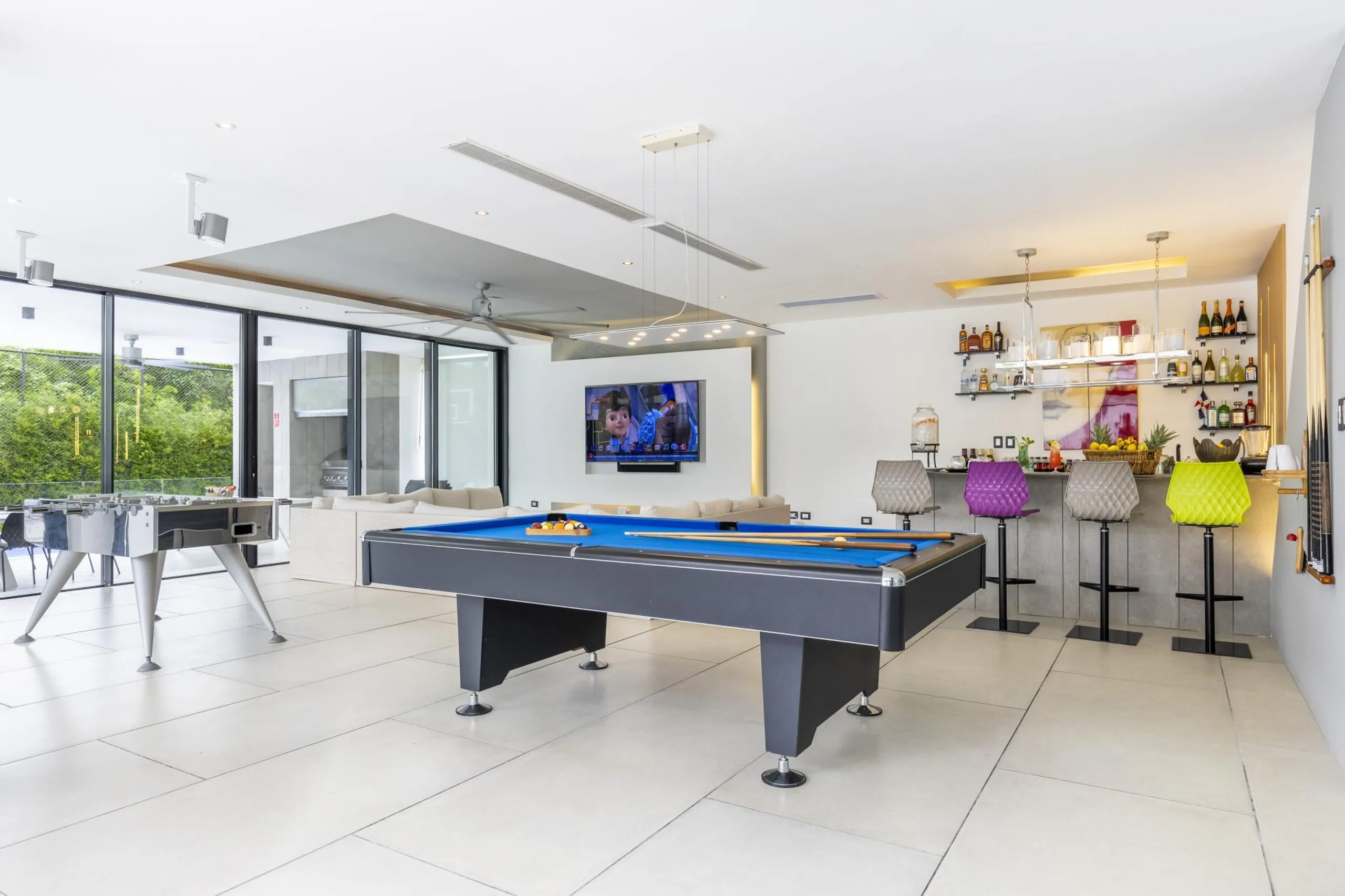 Minimalist Modern Villa with Private Pool and Luxurious Comfort — photograph 7