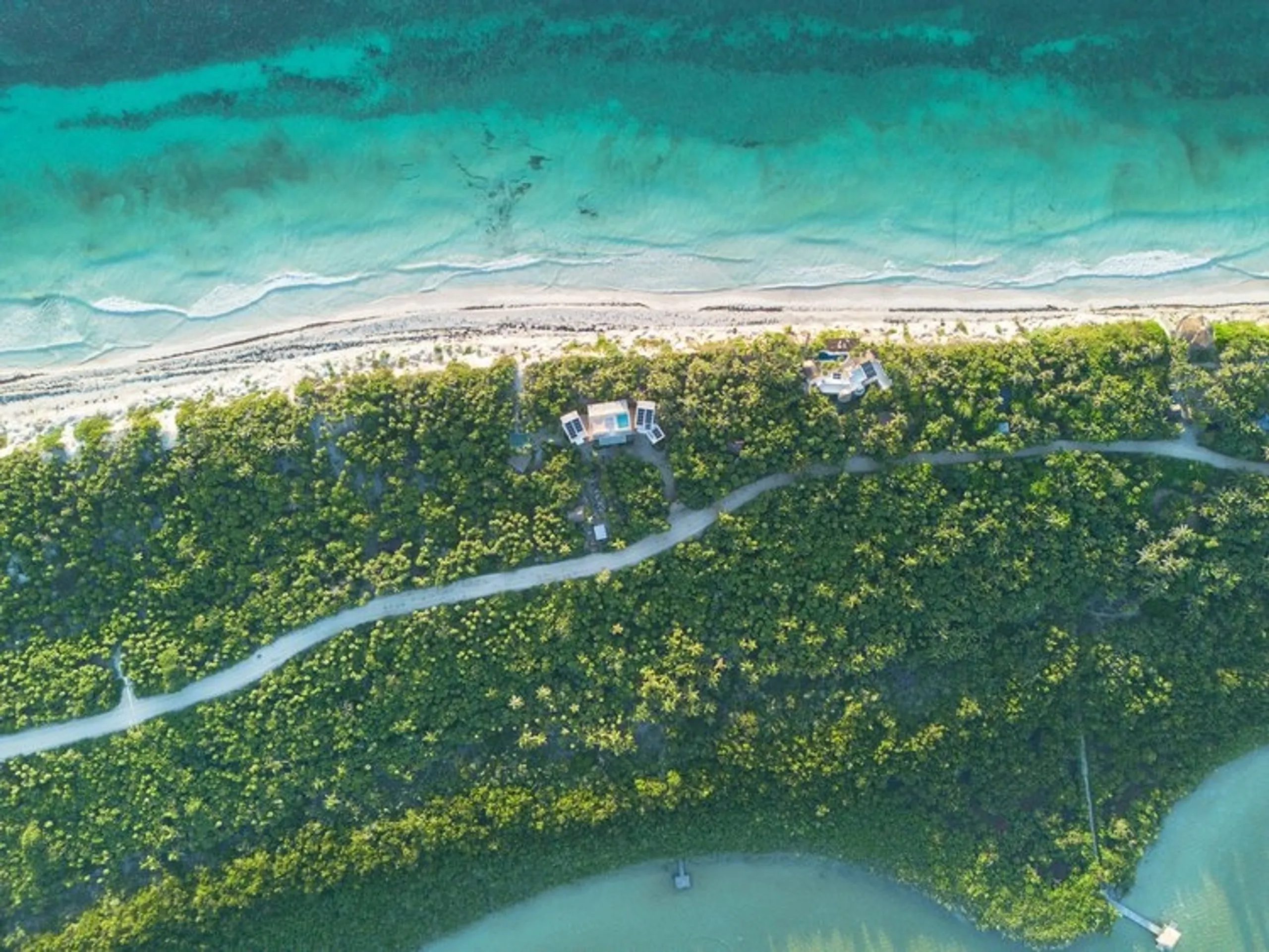 Breathtaking Sian Ka’an Beach Villa: Oceanfront, Rooftop Pool & Jungle Escape — photograph 5