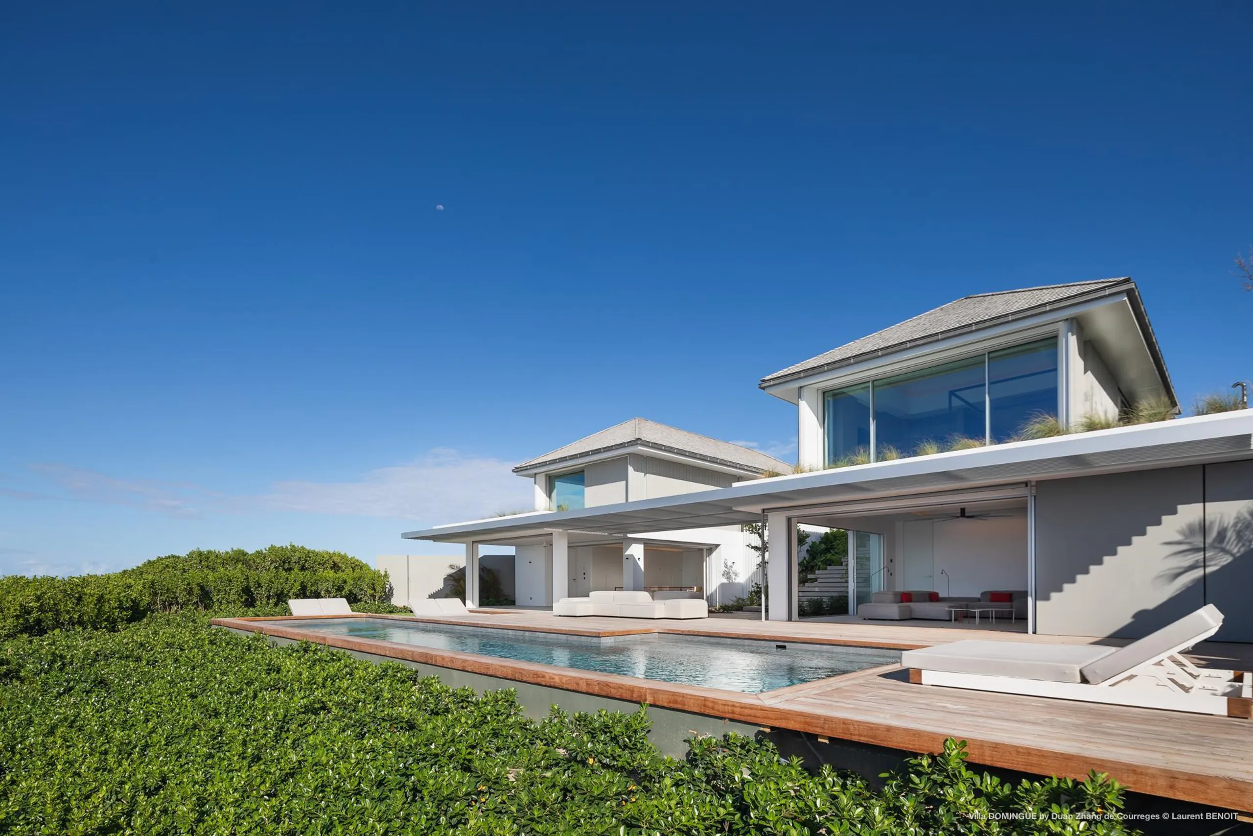 Dignified Oceanside Villa with Private Pool and Fitness Room — photograph 4