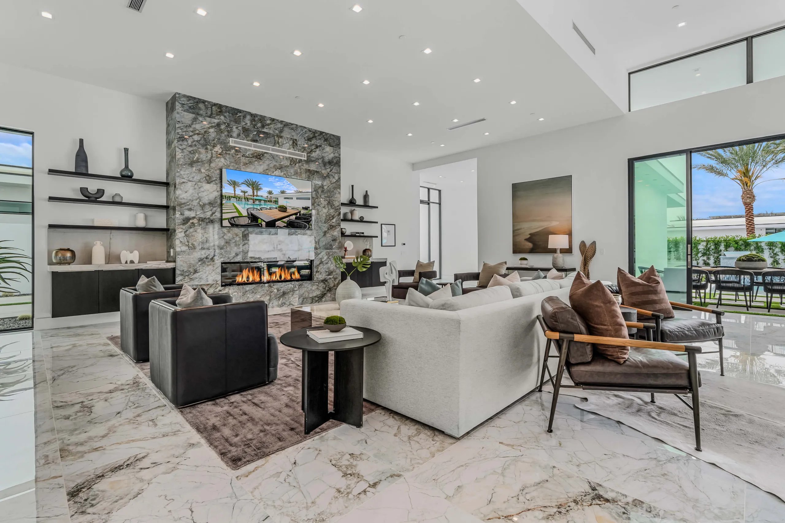 One-of-a-Kind Desert Luxury Villa Private Pool, Spa and Golf Access — photograph 6