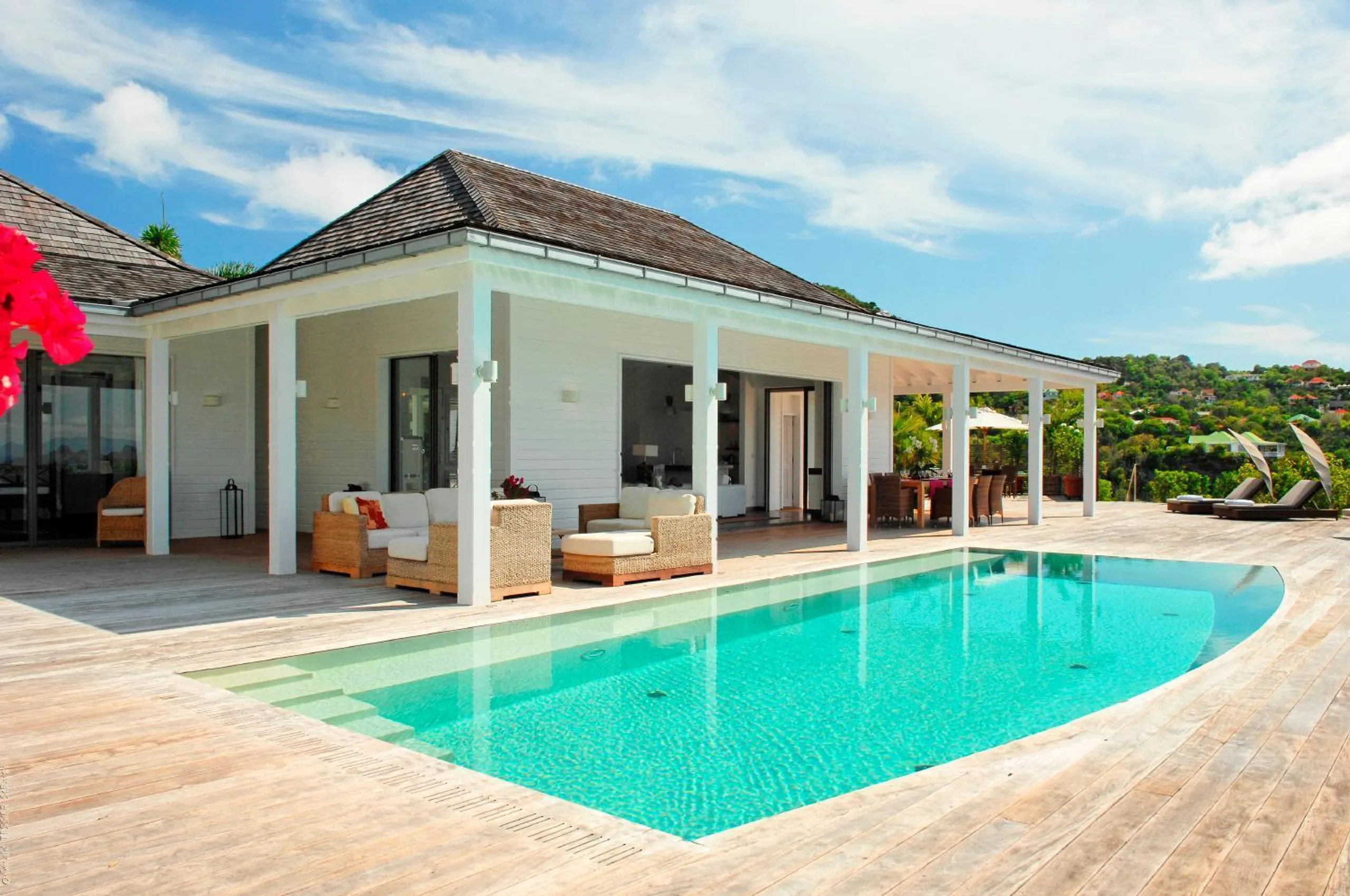 Lavish Luxury Villa with Private Pool and Ocean Views, Flamands