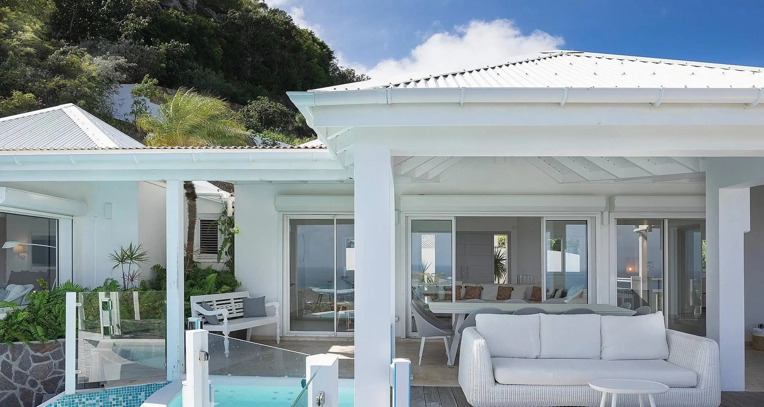 Stunning Seaside Retreat with Private Pool and Walks to the Beach — photograph 7