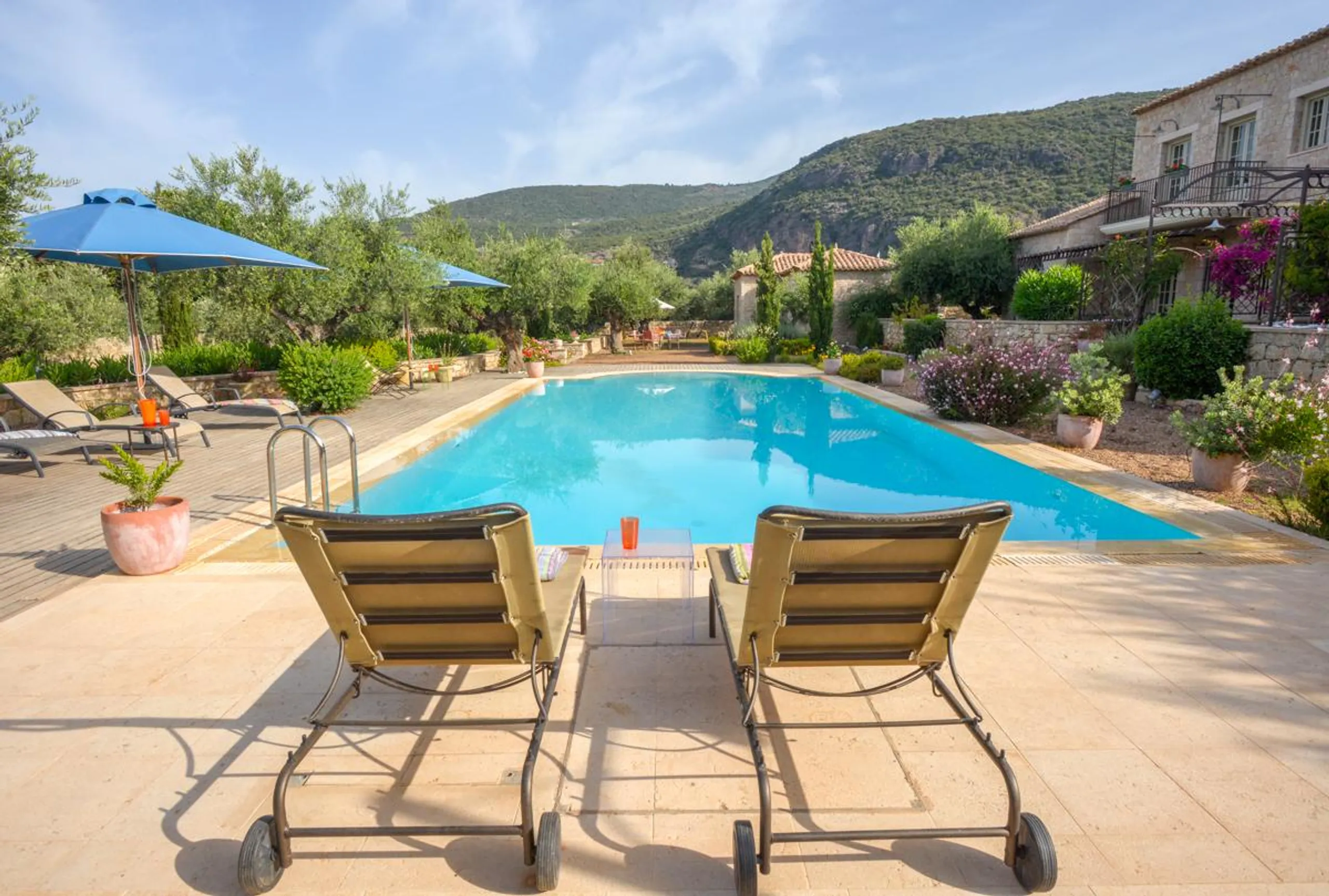 Exquisite 5-Bedroom Villa with Private Pool and Stunning Mediterranean Views — photograph 2