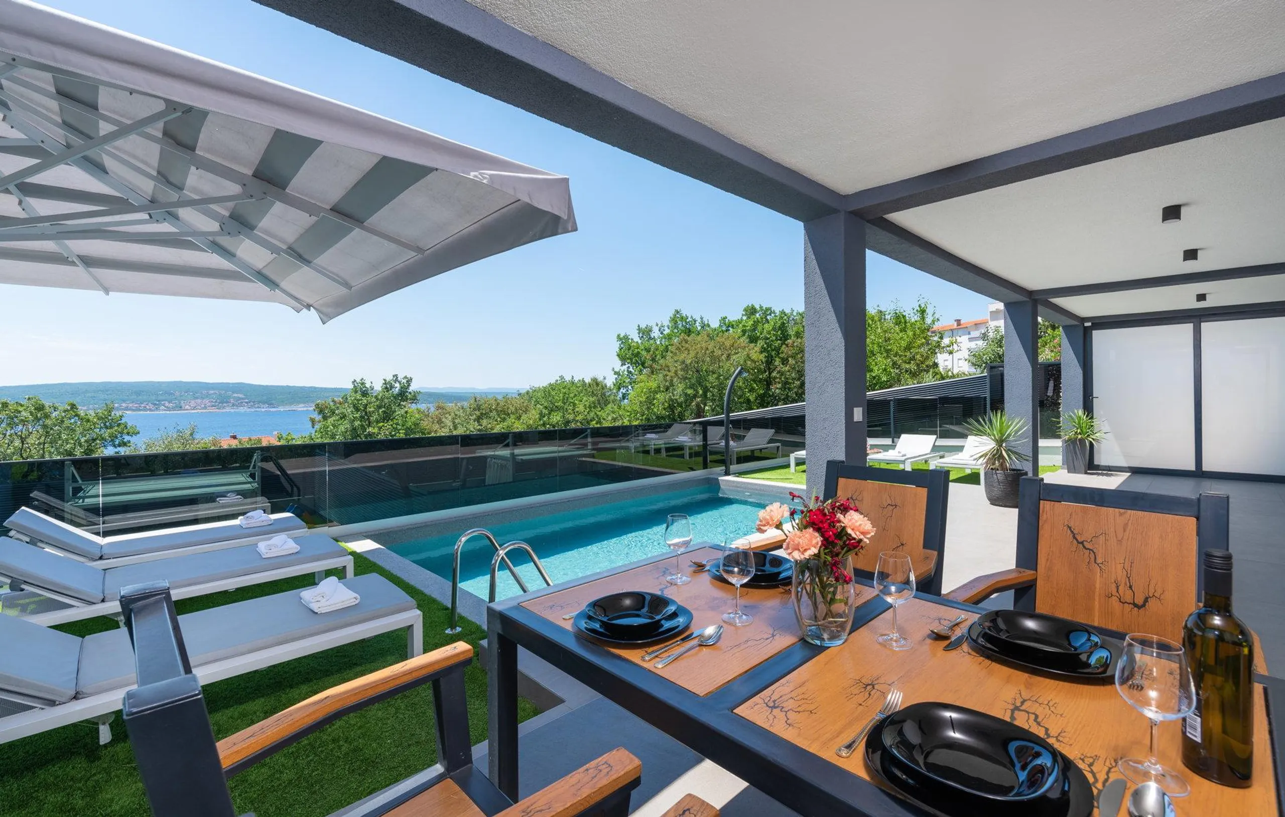 Sensational Villa with Heated Pool and  Enchanting Sea — photograph 7