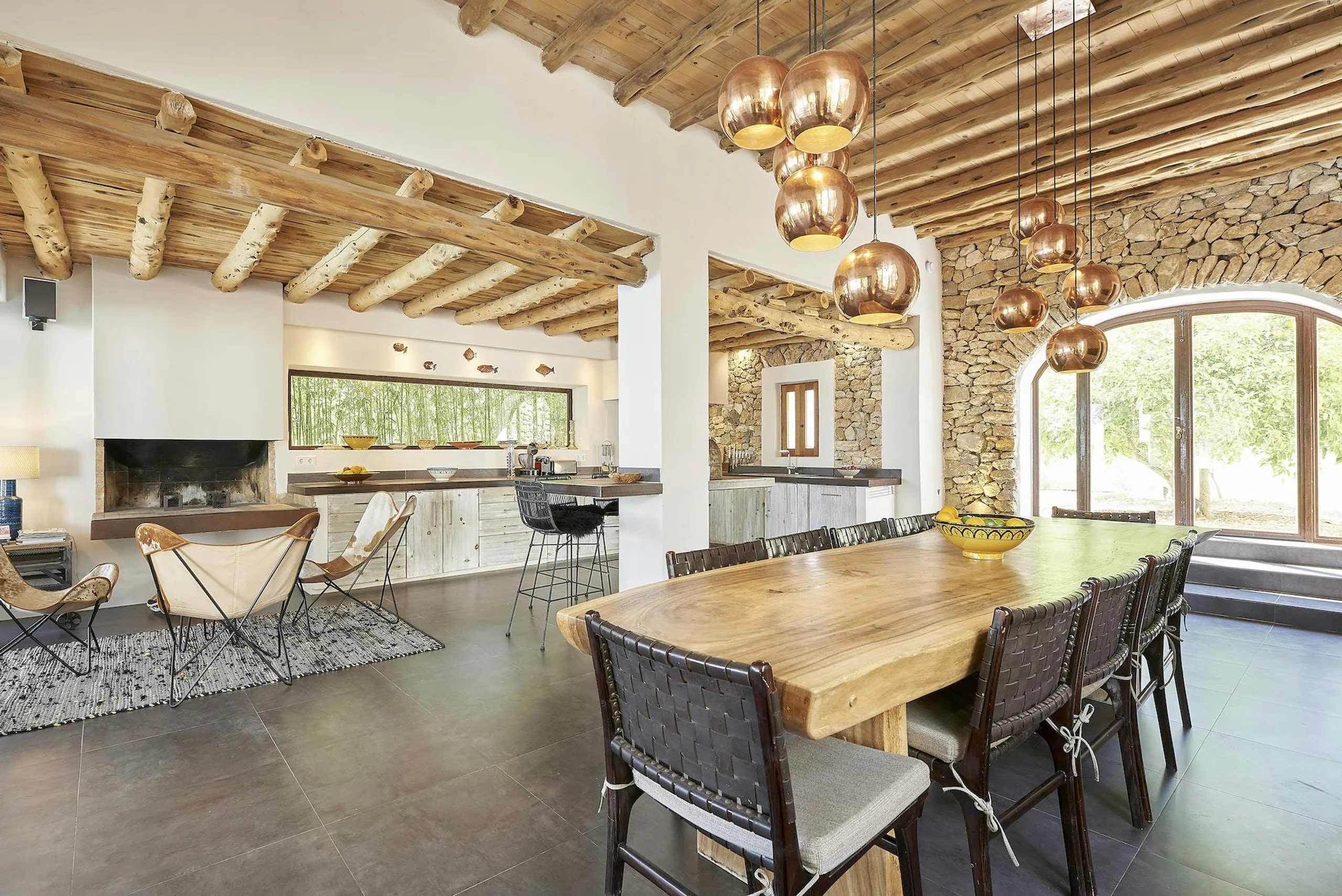 Rustic Spanish Villa in Ibiza with Private Pool and Backyard Entertainment — photograph 9