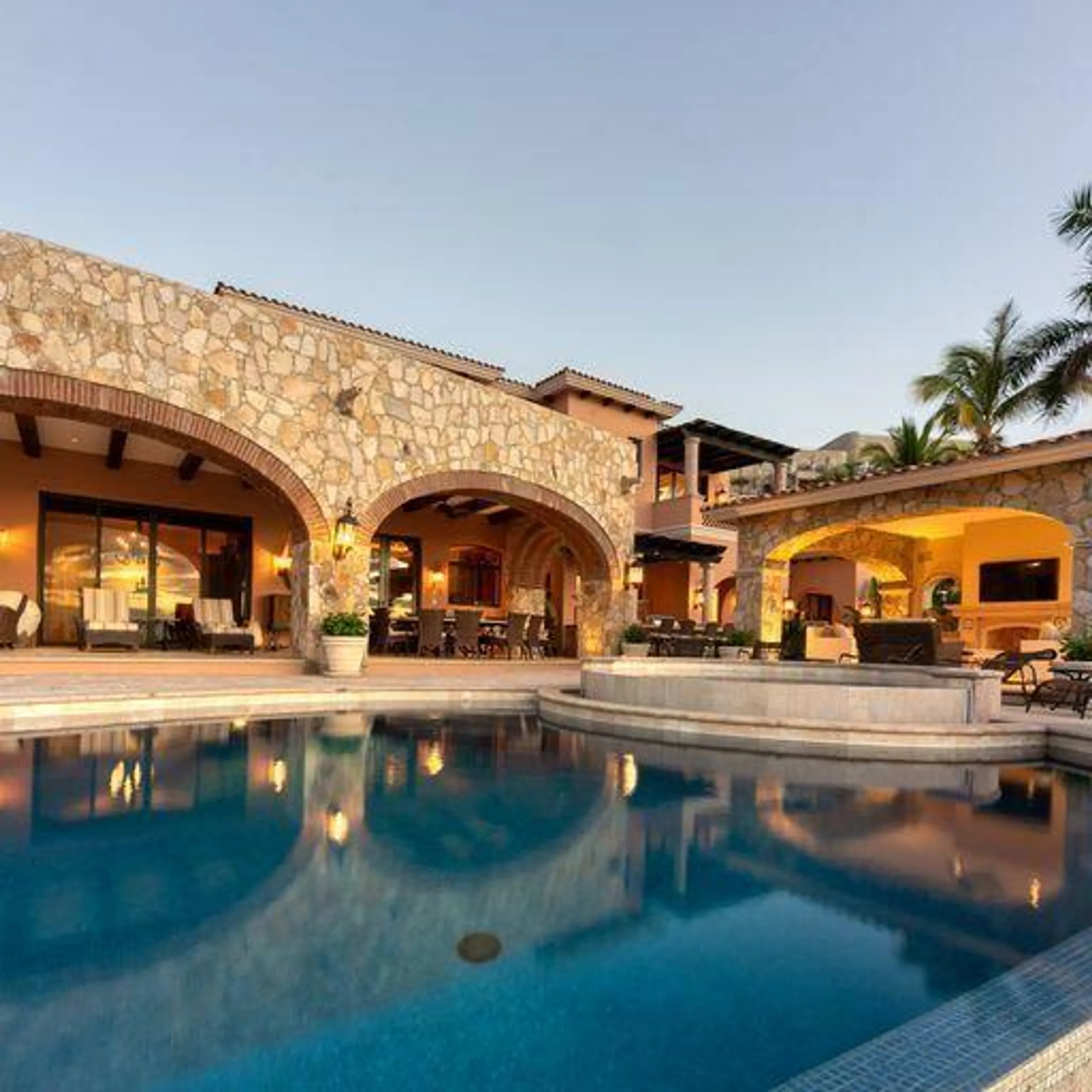 Elegant Palmilla Hacienda with Infinity Pool and Panoramic Views — photograph 7